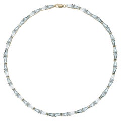 Verjüngendes Baguette-Choker mit Aquamarin und Saphir im maßgefertigten Schliff, 10 Karat Gelbgold