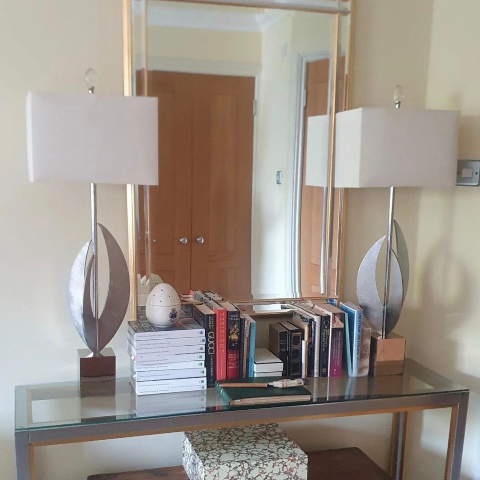 La lampada ad arco è composta da 3 pezzi in bronzo fuso montati su un basamento in ottone color oro. in vendita 7