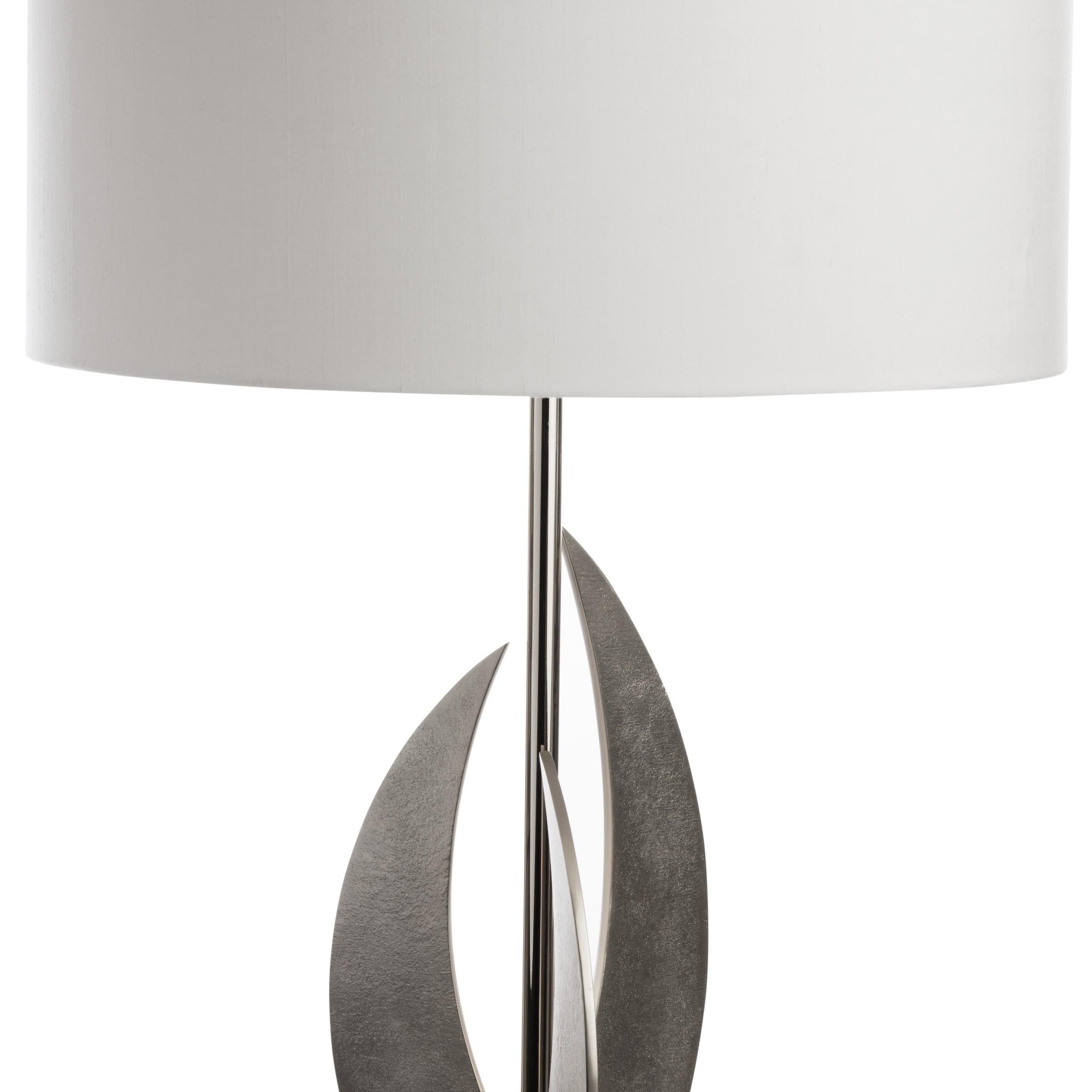 Britannique The Arc Lamp composé de 3 pièces en bronze coulé montées sur un socle en laiton et en nickel. en vente