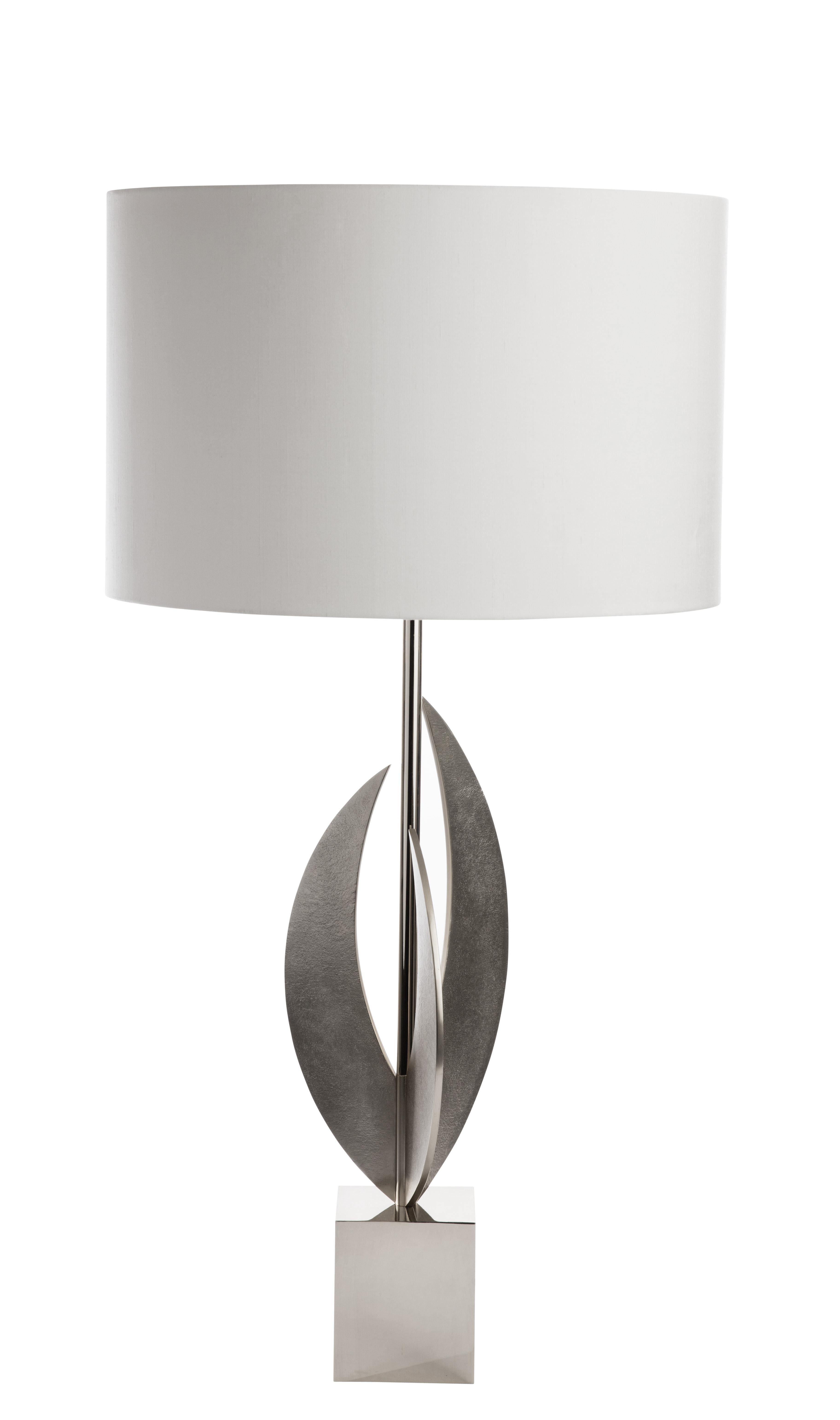 Laiton The Arc Lamp composé de 3 pièces en bronze coulé montées sur un socle en laiton et en nickel. en vente