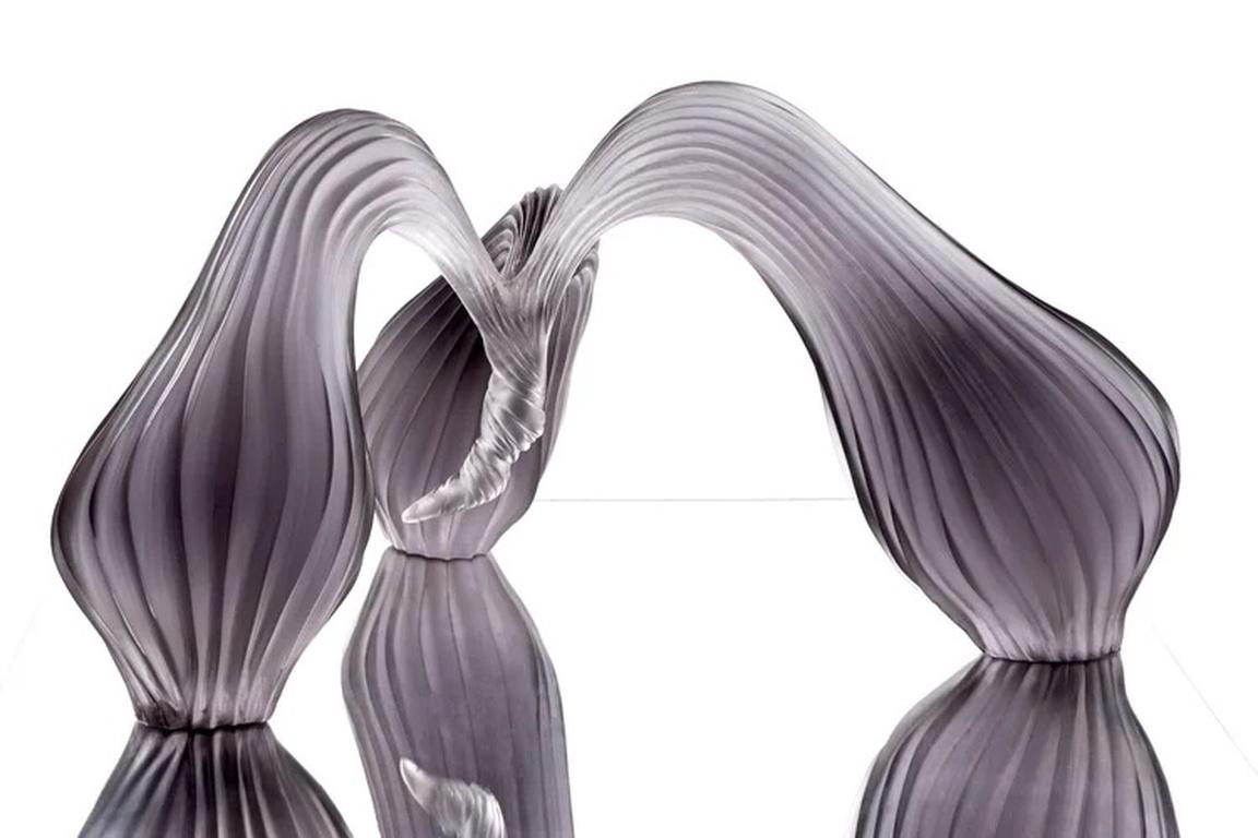 Moderno Scultura in resina nera di Karen Atta, modello contemporaneo in scala di The Arrangement. in vendita