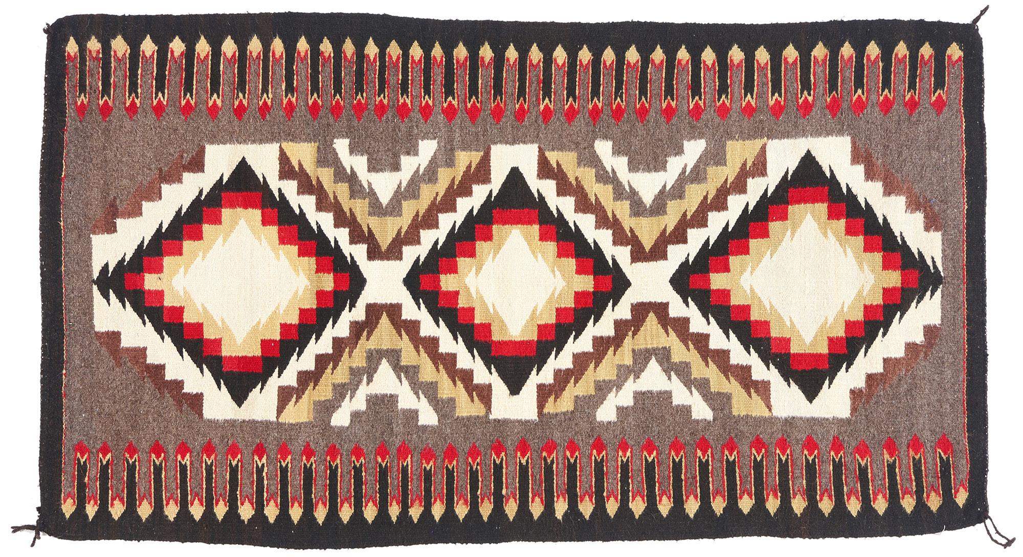 The Arrow of Light: Un raro tessuto Teec Nos Pos sud-occidentale di geometria sacra in vendita 3