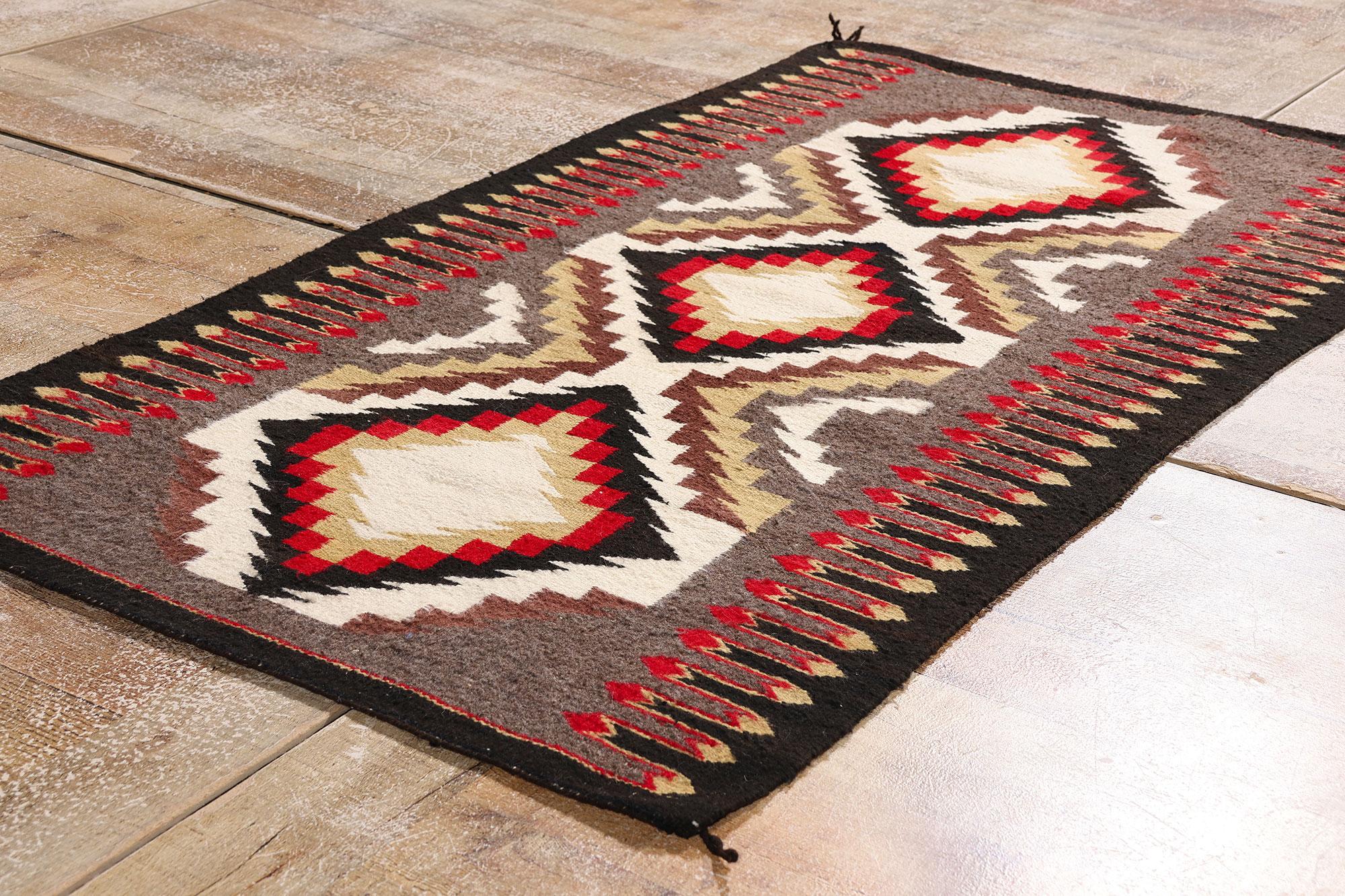 Coloniale spagnolo The Arrow of Light: Un raro tessuto Teec Nos Pos sud-occidentale di geometria sacra in vendita