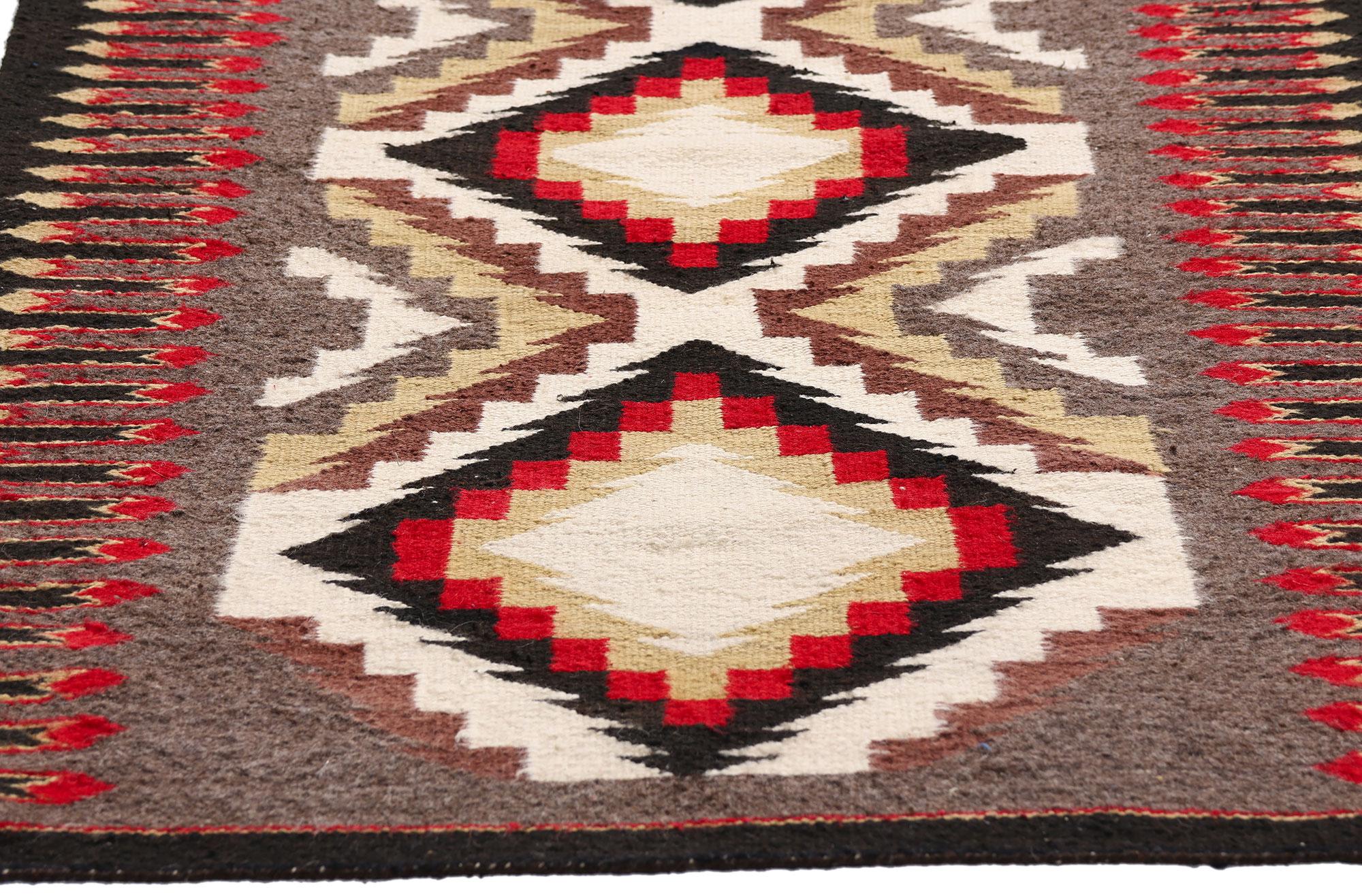 XX secolo The Arrow of Light: Un raro tessuto Teec Nos Pos sud-occidentale di geometria sacra in vendita