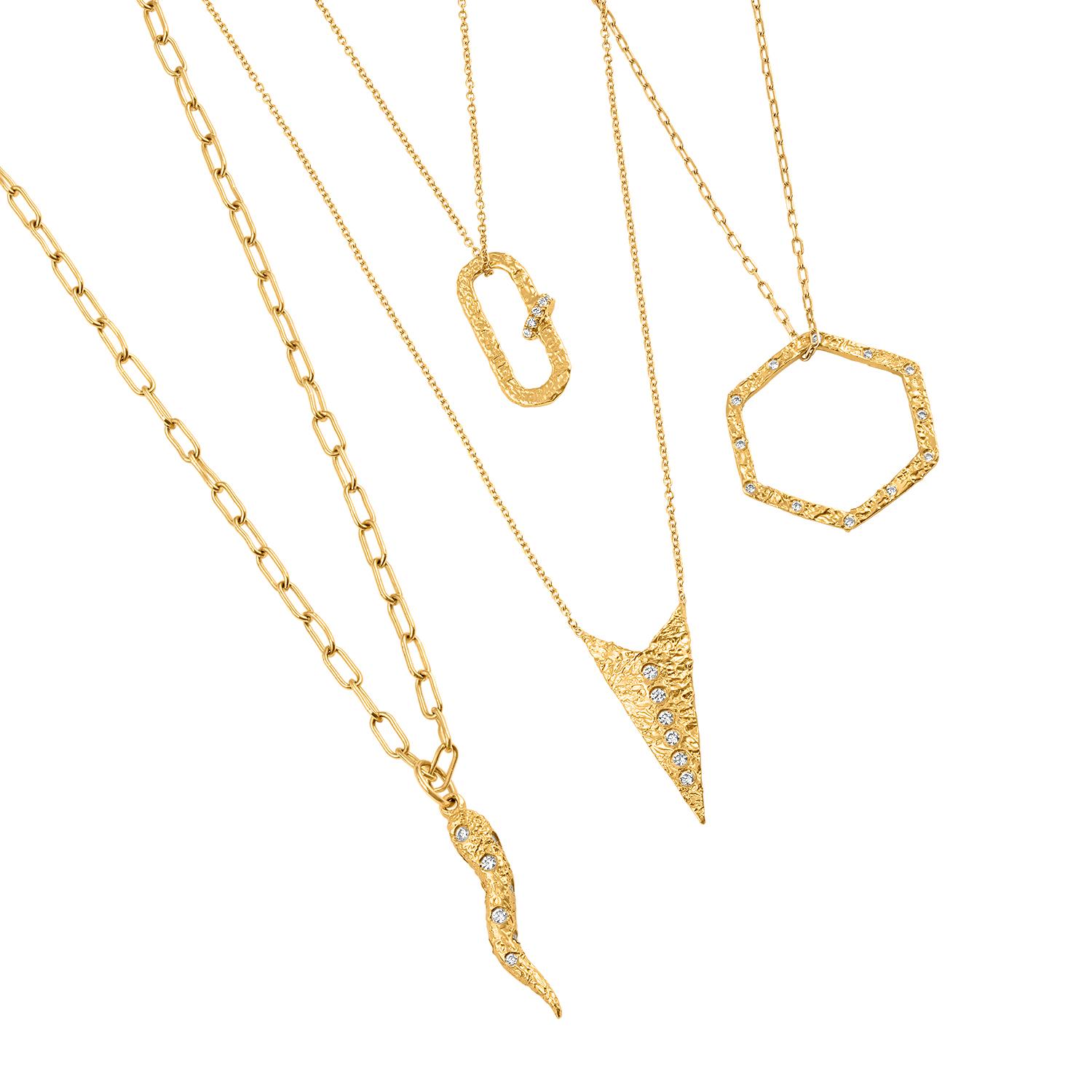 Round Cut The Arrowhead Diamond Necklace in 22k Gold For Sale