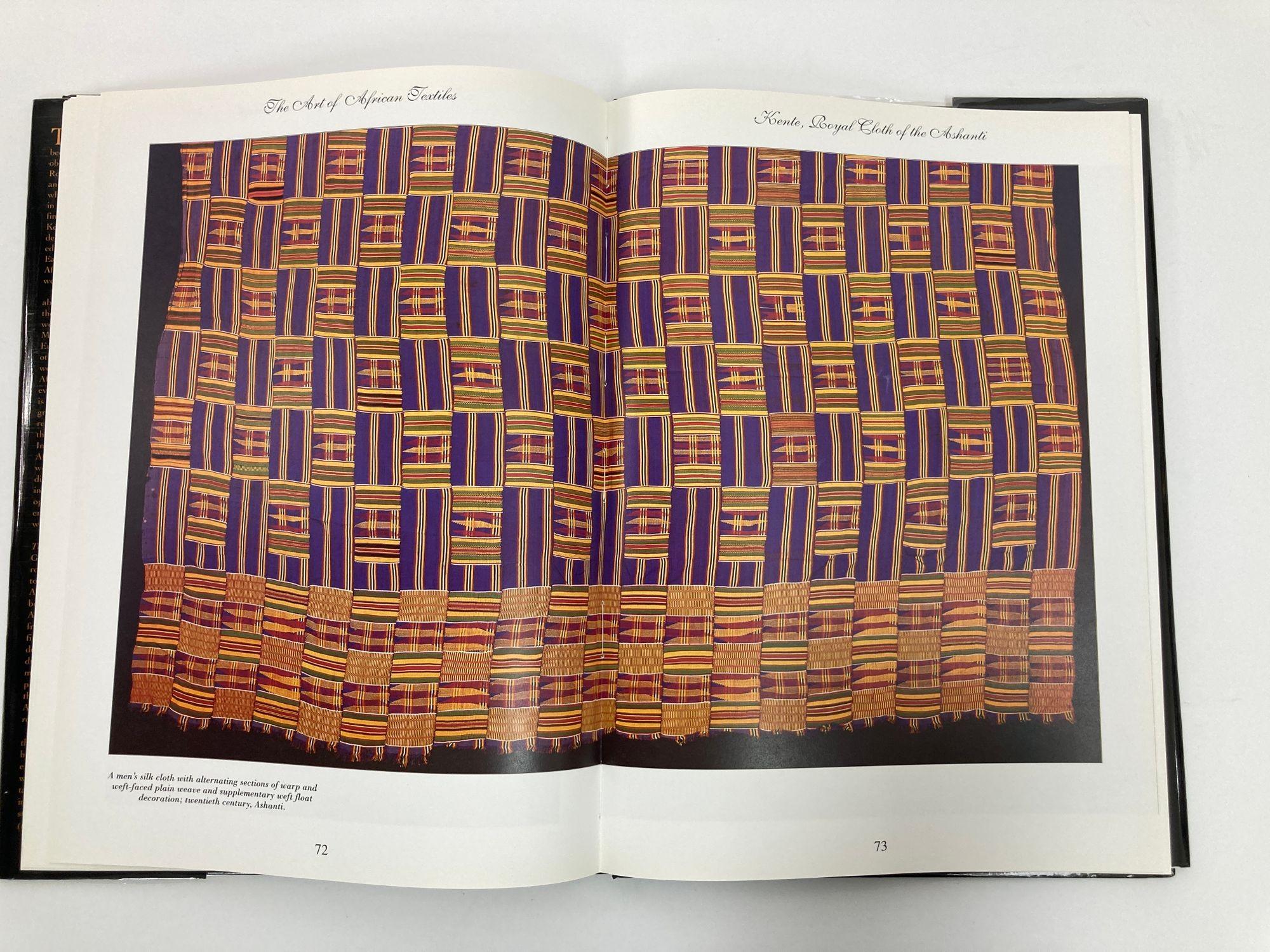 L'art des textiles africains 1997 en vente 12