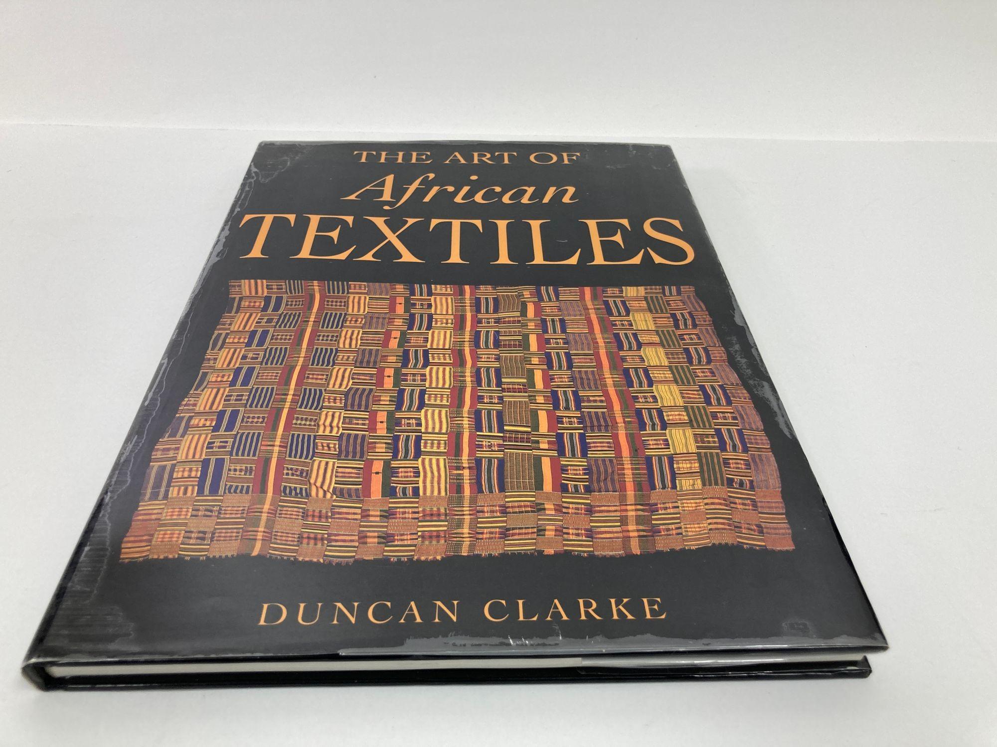 Tribal L'art des textiles africains 1997 en vente