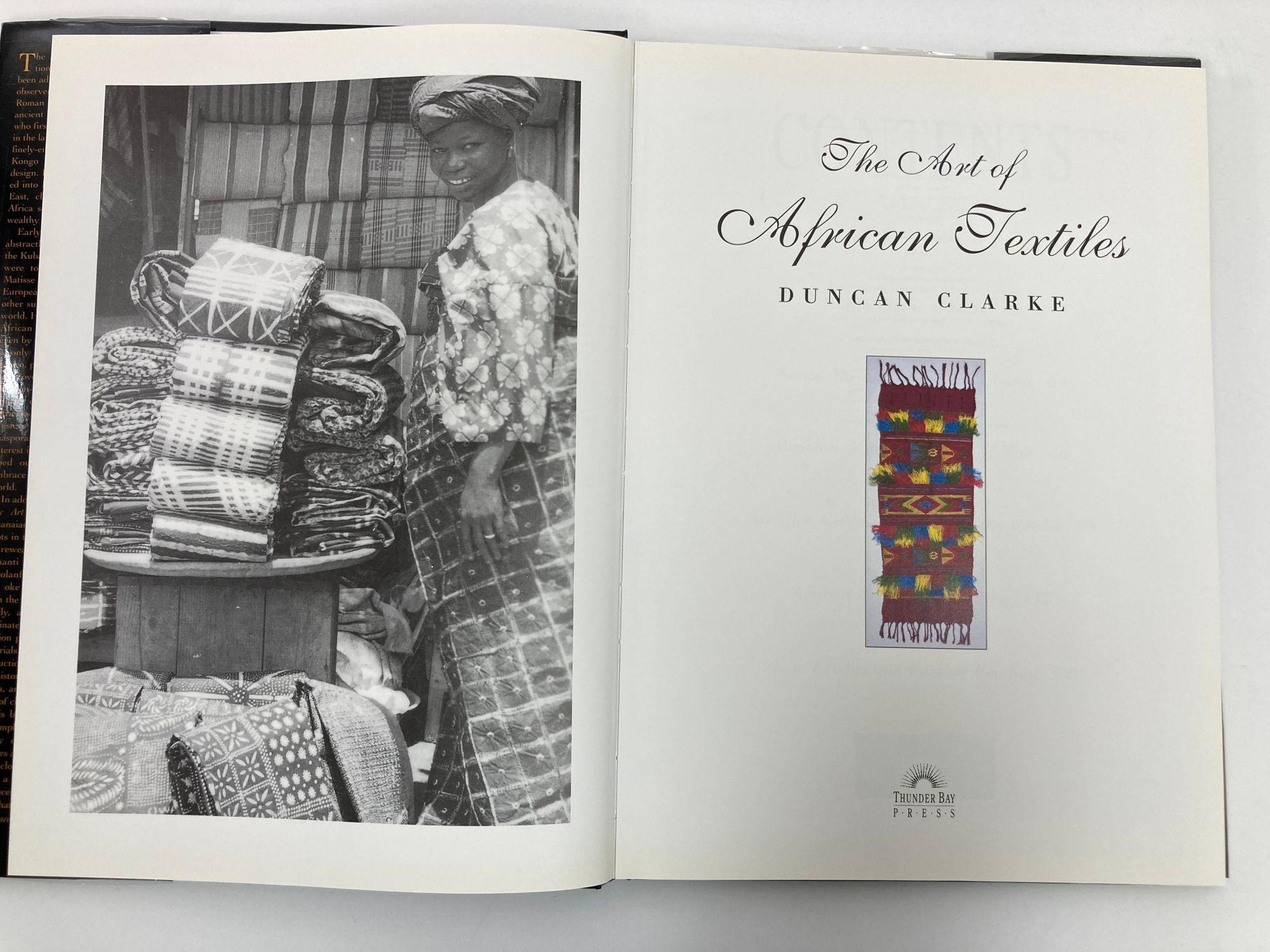 Papier L'art des textiles africains 1997 en vente