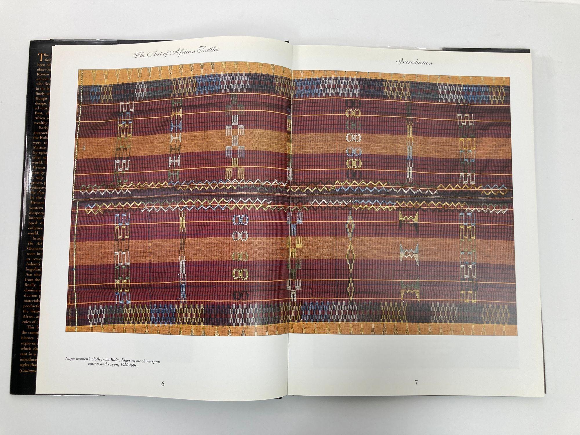 L'art des textiles africains 1997 en vente 2