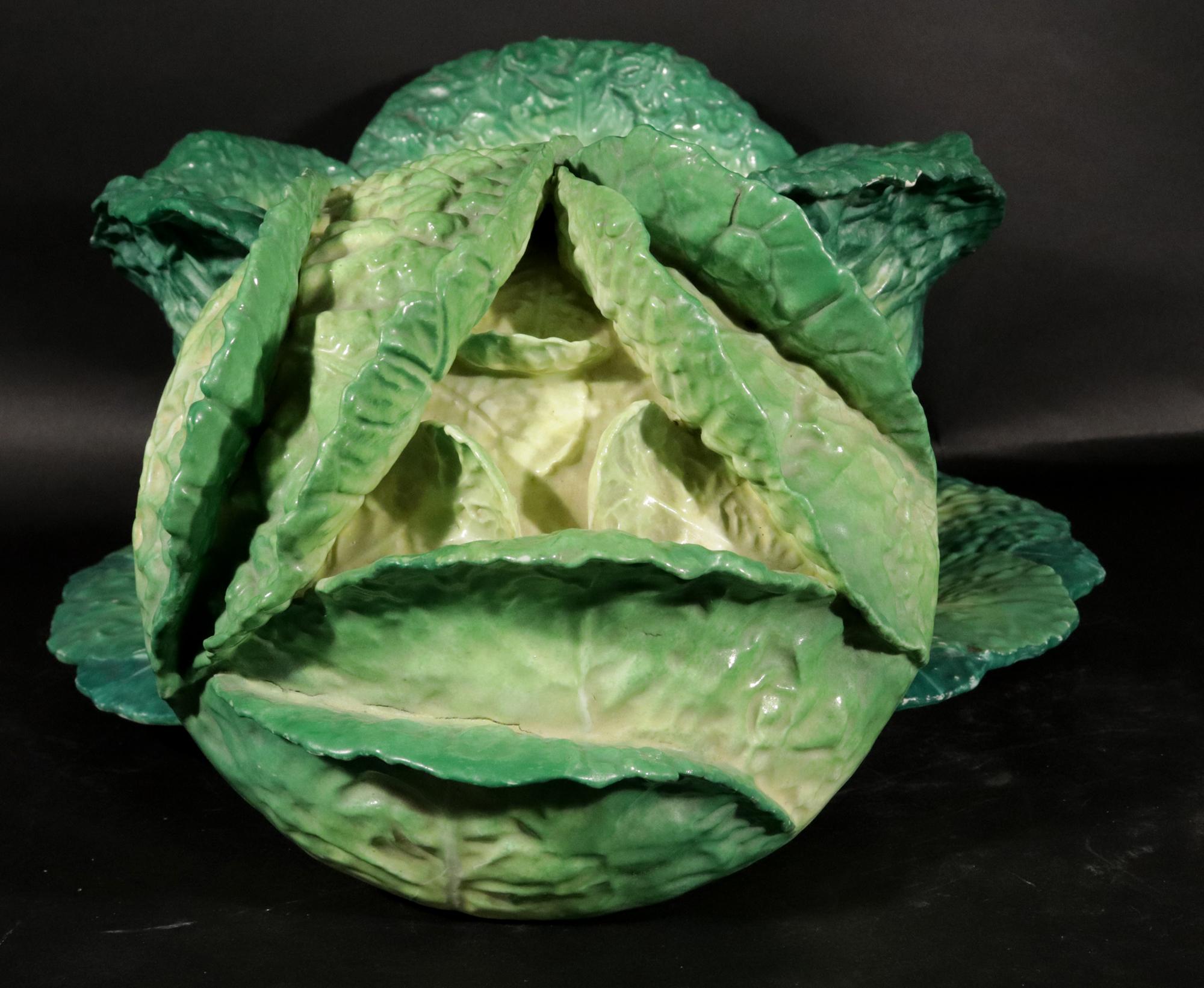 L'art du naturalisme : Soupière à choux et support en porcelaine de Jacob Petit en vente 3