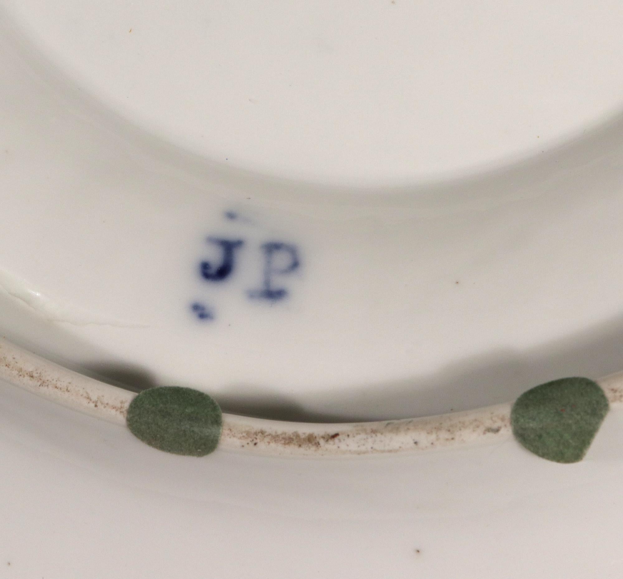 L'art du naturalisme : Soupière à choux et support en porcelaine de Jacob Petit en vente 9