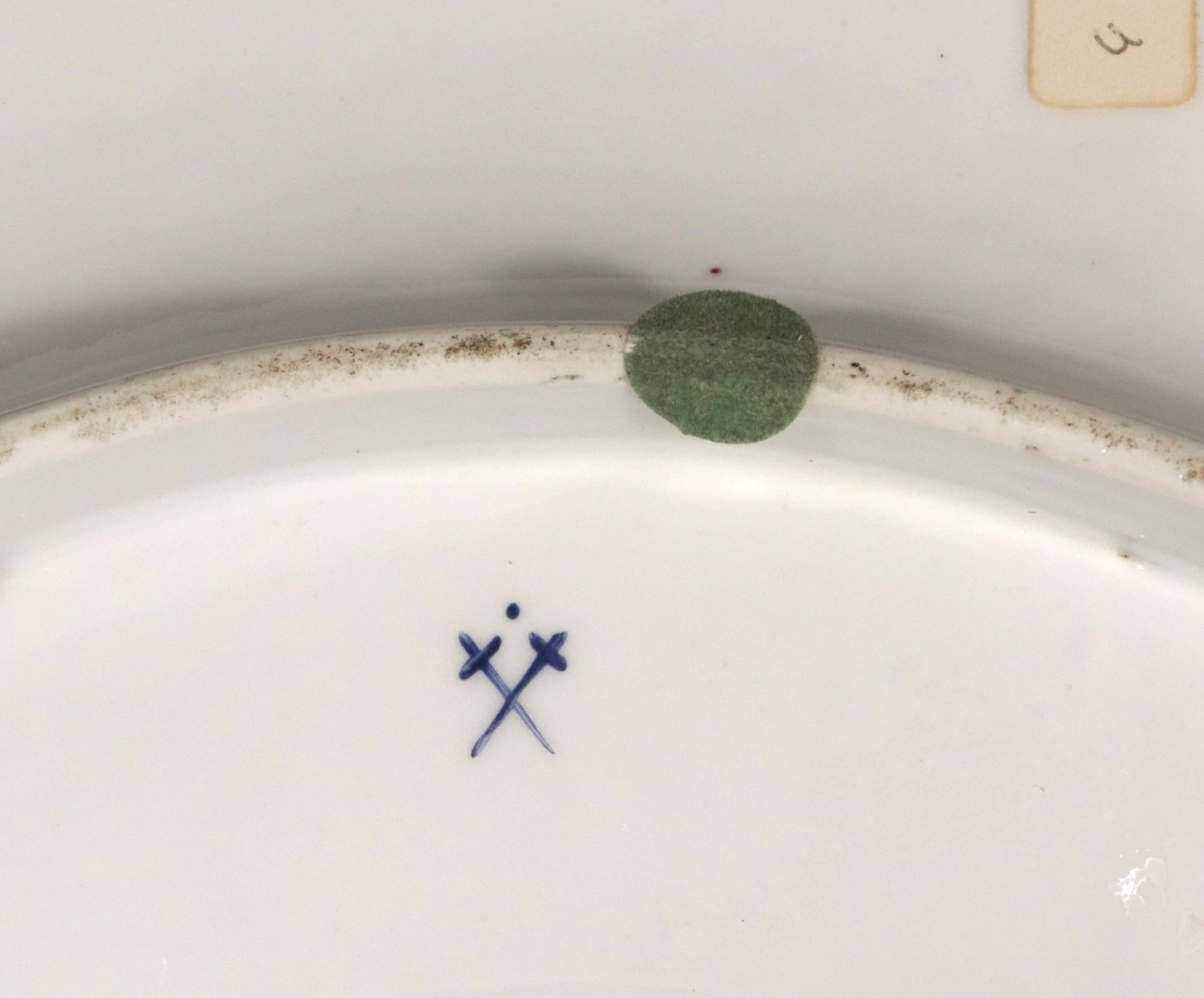 L'art du naturalisme : Soupière à choux et support en porcelaine de Jacob Petit en vente 10