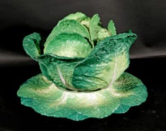 L'art du naturalisme : Soupière à choux et support en porcelaine de Jacob Petit