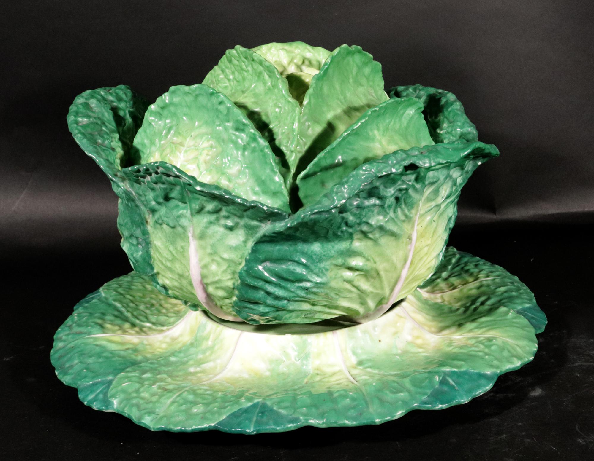 L'art du naturalisme : Soupière à choux et support en porcelaine de Jacob Petit Bon état - En vente à Downingtown, PA