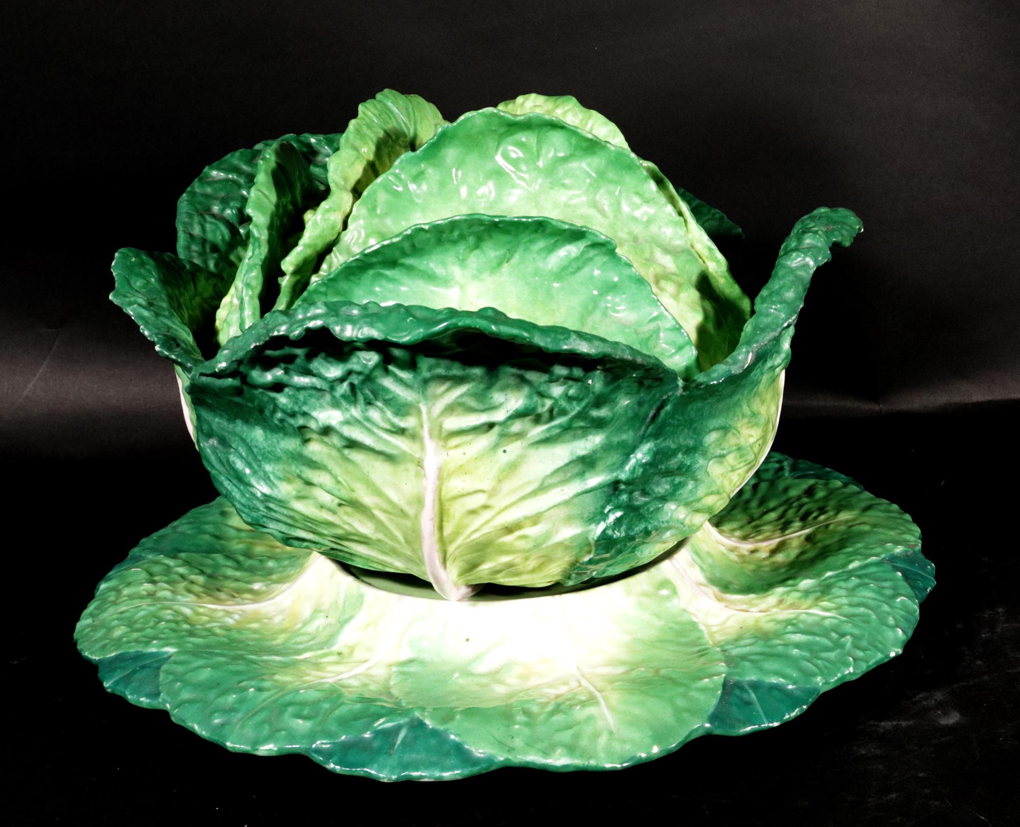 XIXe siècle L'art du naturalisme : Soupière à choux et support en porcelaine de Jacob Petit en vente