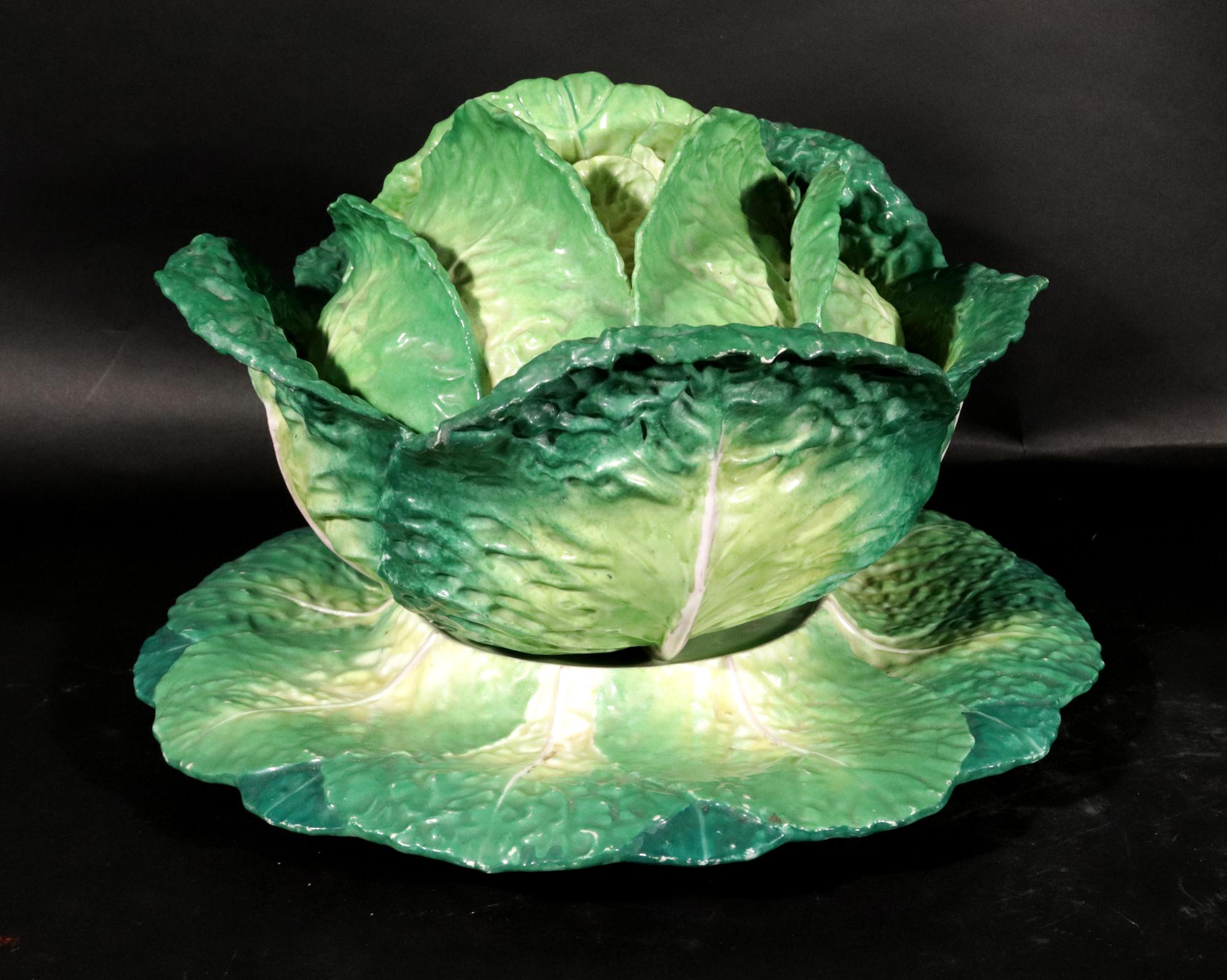 Céramique L'art du naturalisme : Soupière à choux et support en porcelaine de Jacob Petit en vente