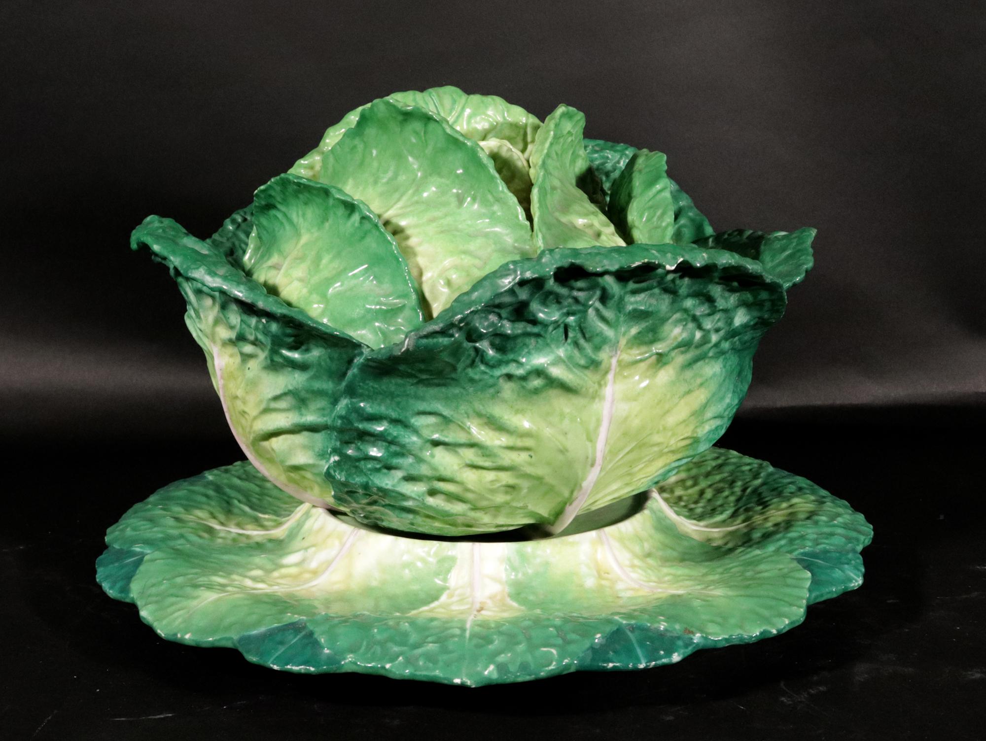 L'art du naturalisme : Soupière à choux et support en porcelaine de Jacob Petit en vente 1