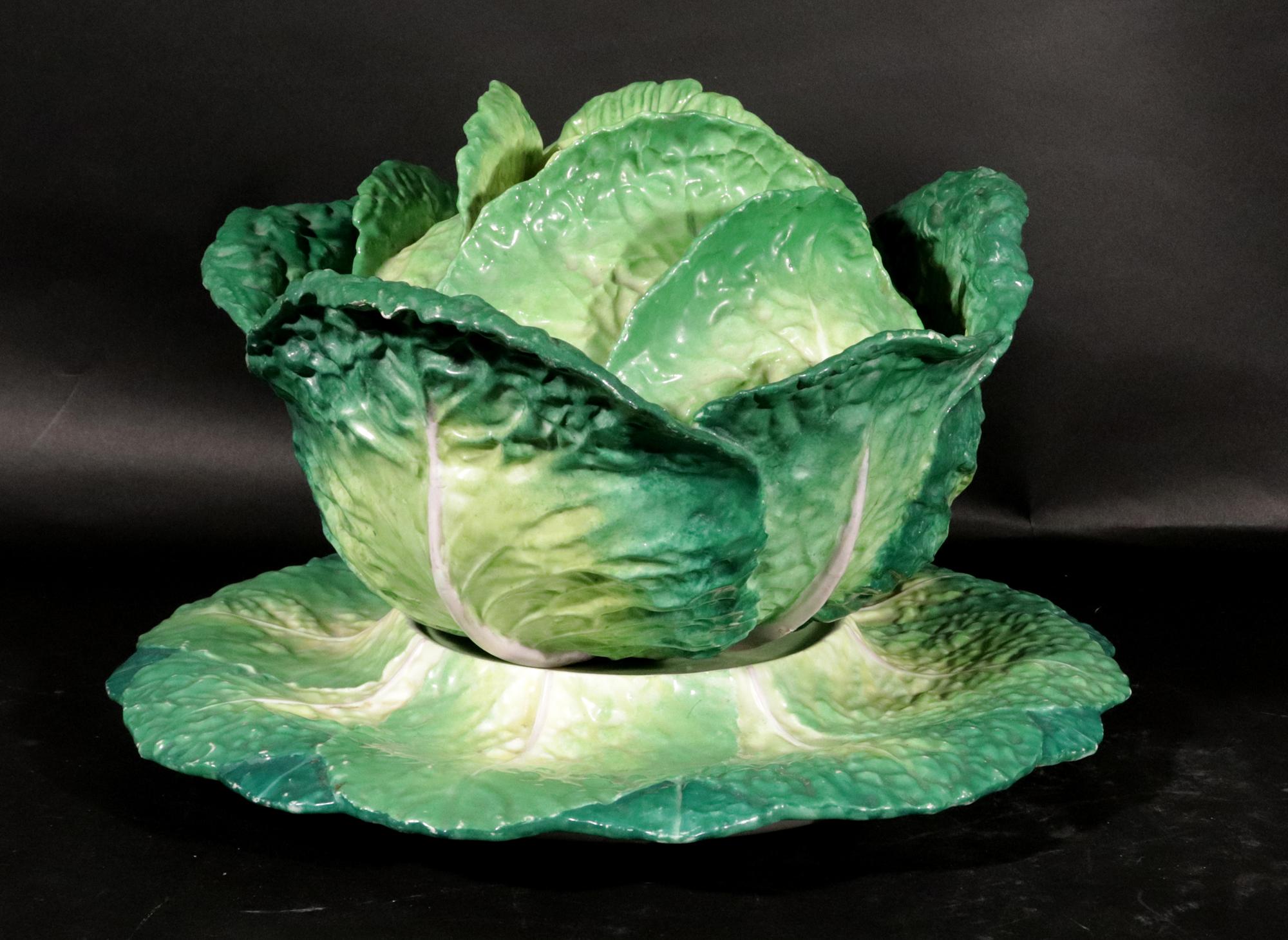 L'art du naturalisme : Soupière à choux et support en porcelaine de Jacob Petit en vente 2