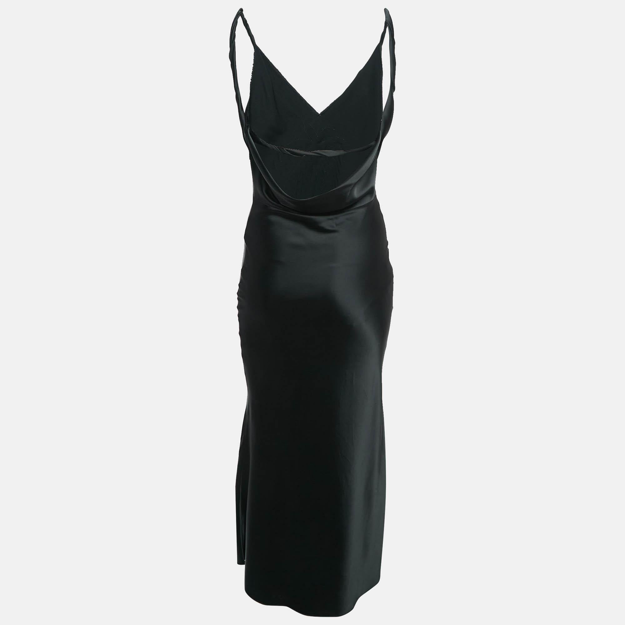 The fine artistry and the feminine silhouette of this designer dress exhibit the labels impeccable craftsmanship in tailoring. It is stitched using quality materials has a good fit and can be easily styled with chic accessories open toe sandals and