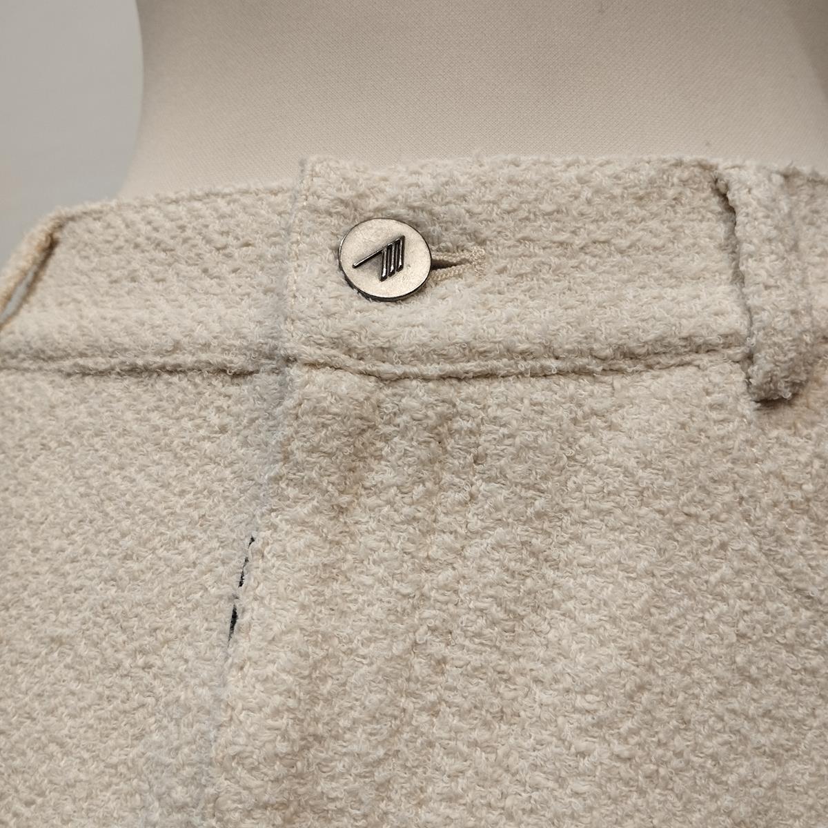 Polyester (52%), cotton (20%), viscose (19%),wool and nylon
Ivory color
4 Pockets
Total length cm 36 (14,1 inches)
Waist cm 38 (14,9 inches)
Worldwide express shipping included in the price  !
