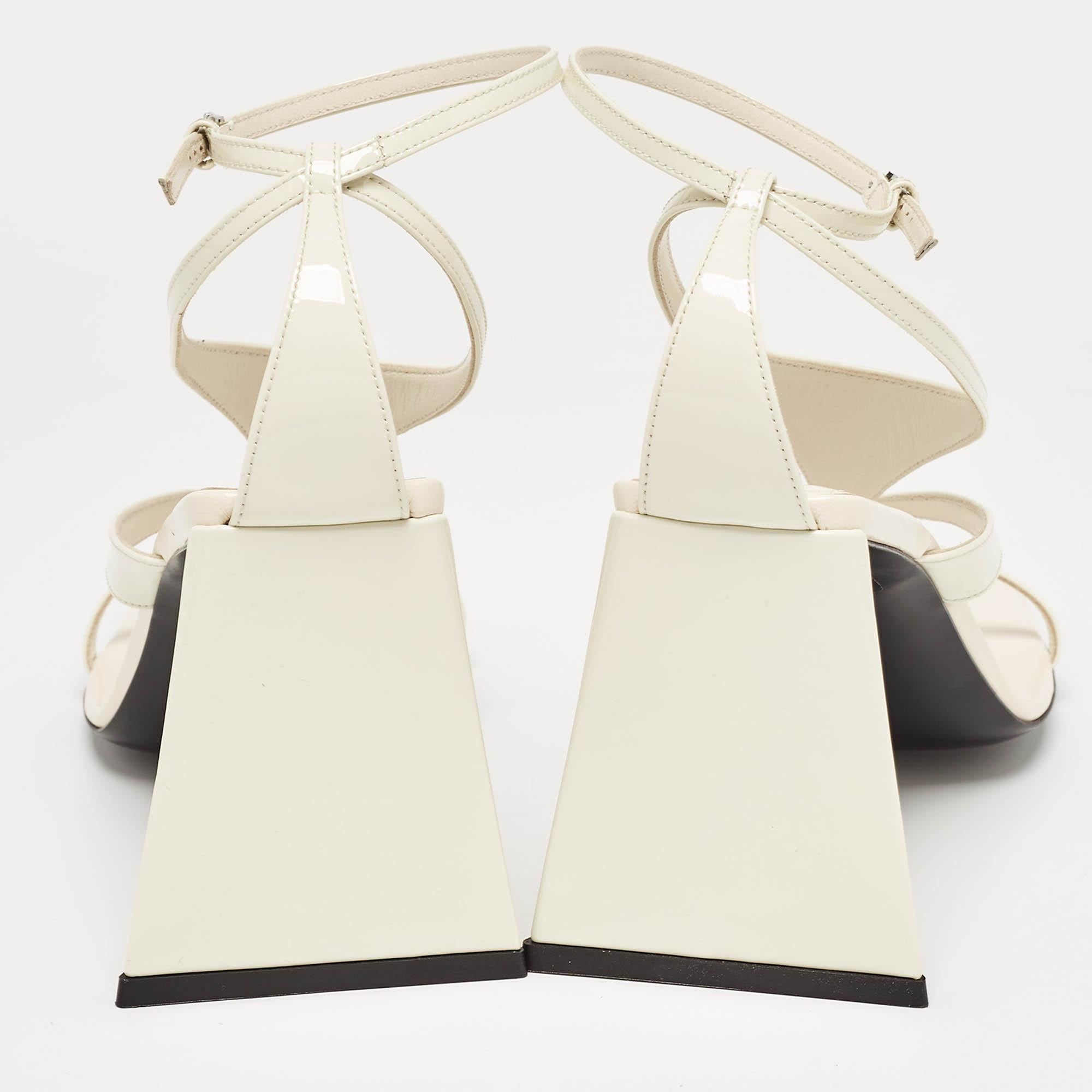 The Attico Sandales Devon à lanières à la cheville, couleur crème, taille 38,5 Pour femmes en vente