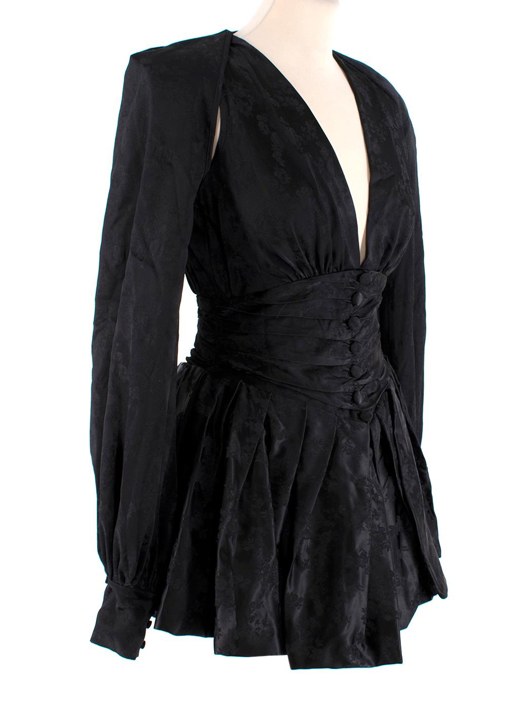Das schwarze Viskose-Jacquard-Minikleid von Attico

 - Ausgeschnittenes Detail vorne an den Schultern
 - Interner Bodysuit mit Druckknopfverschluss am Saum
 - Tiefer V-Ausschnitt
 - Gepolsterte Schultern
 - Ballonärmel
 - Knopfverschluss vorne
 -