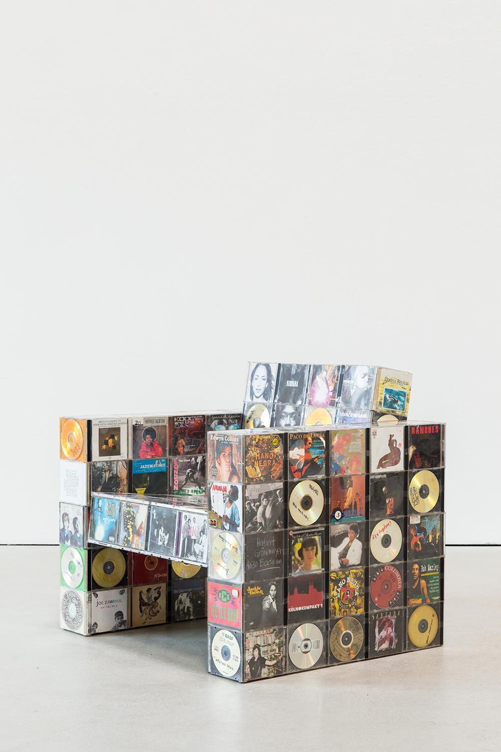 The Audio Chair (Einfache Bearbeitung)-Fusion of Design and Musical Nostalgia von Kevin K (21. Jahrhundert und zeitgenössisch) im Angebot