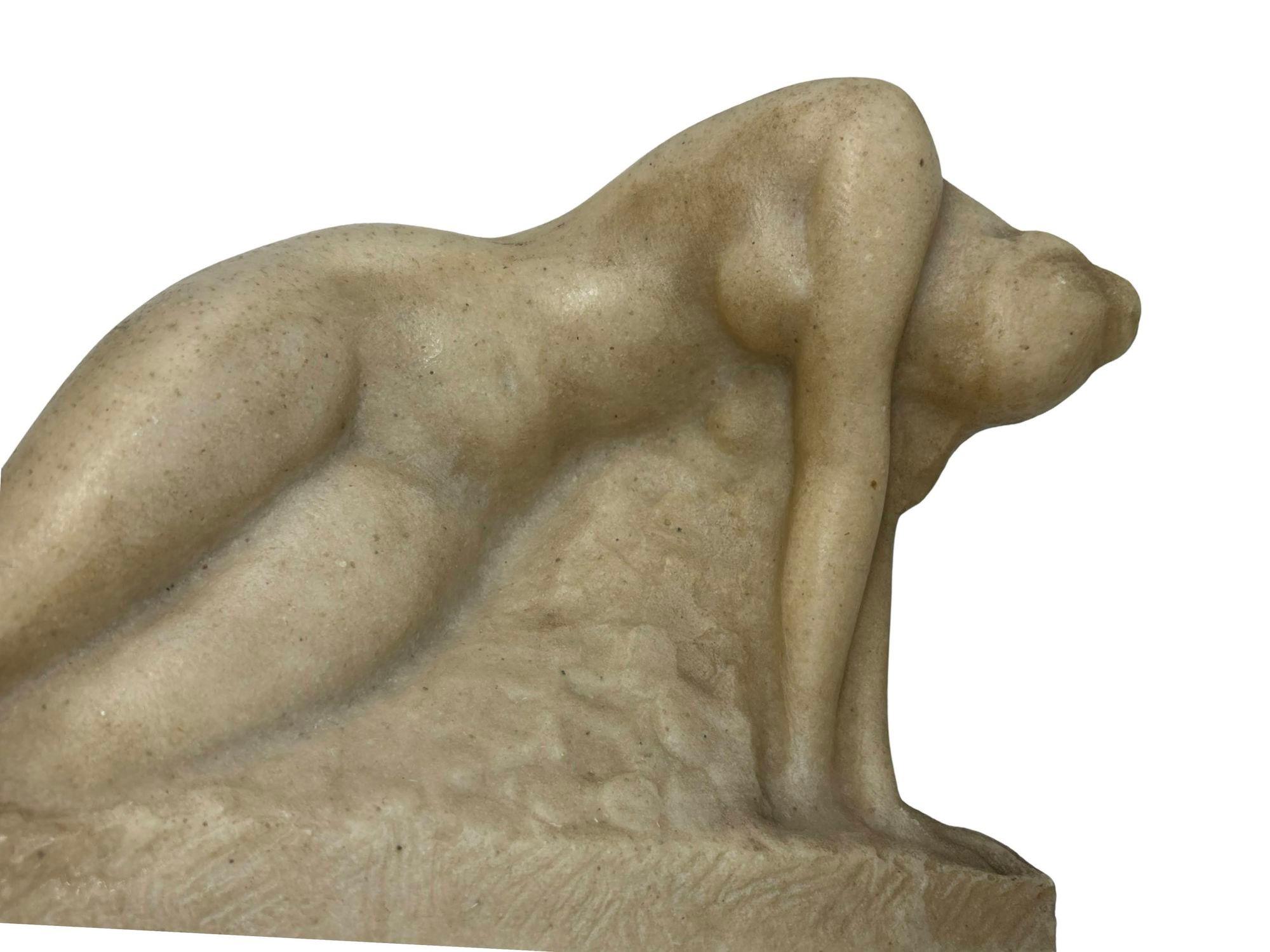 Statua femminile composita in pietra 
