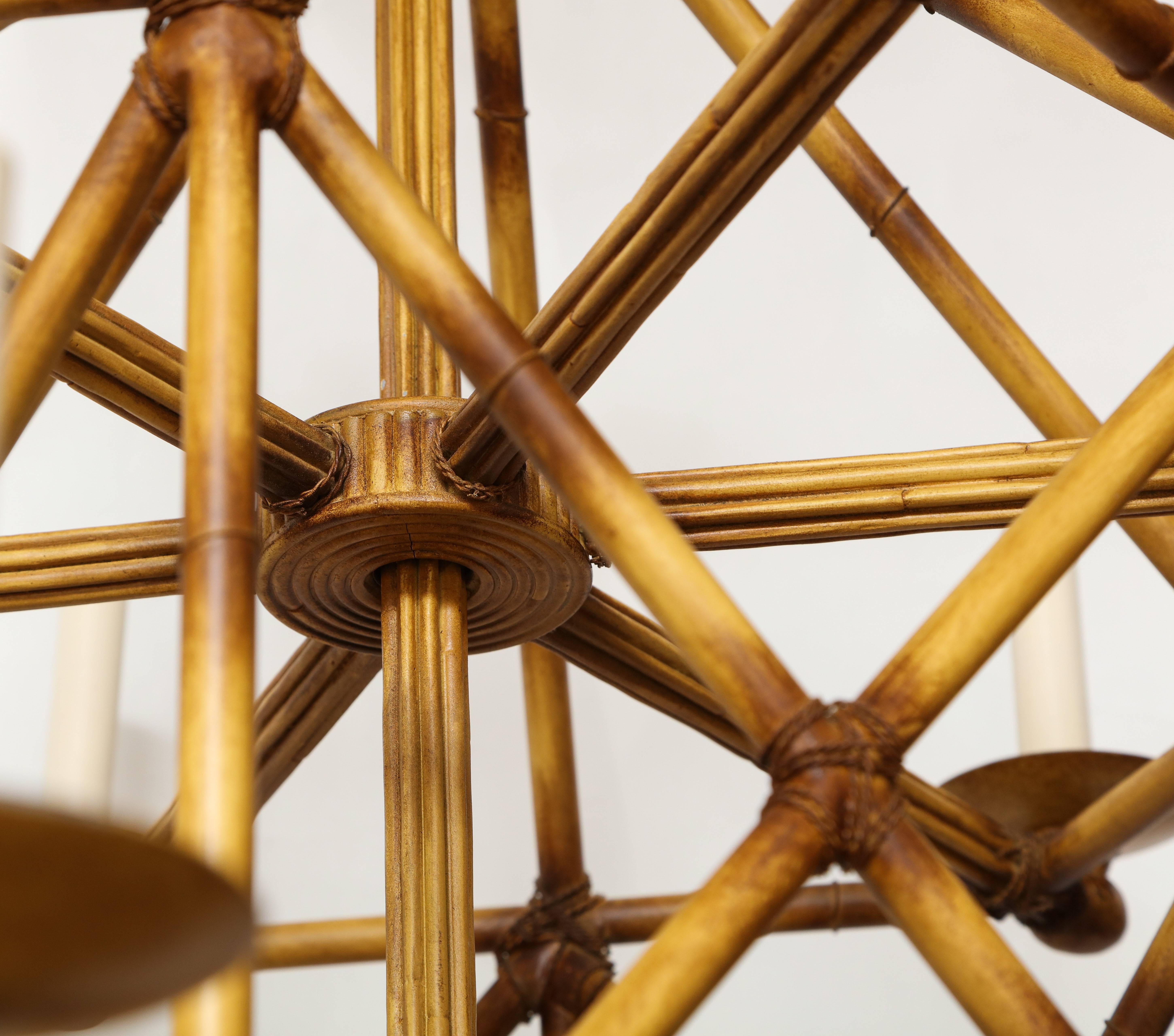 Moderne Lustre Brûlé en bambou de David Duncan:: Lustre à douze lumières en vente