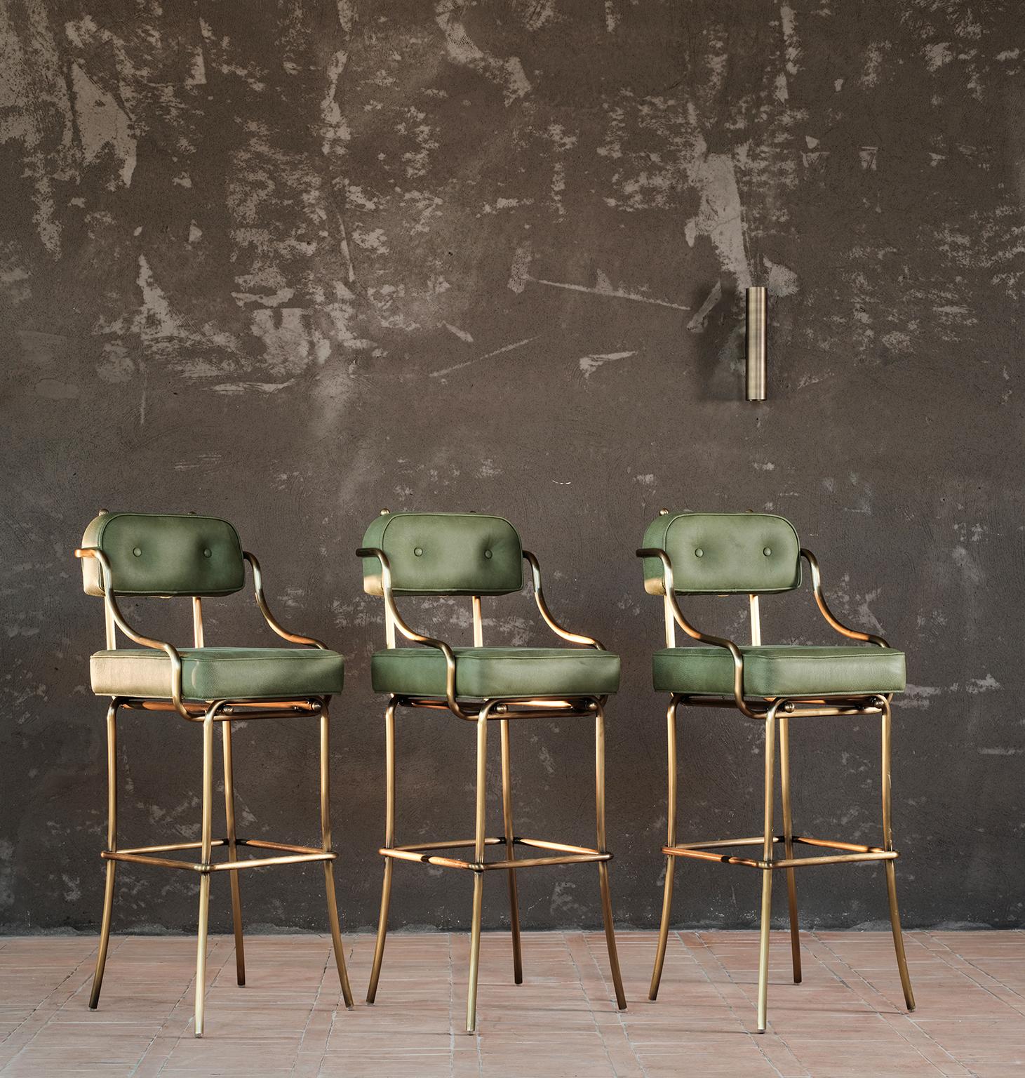 Effet bronze tabouret de bar en cuir capitonné et cadre bronzé du 21e siècle:: la chaise de bar en vente