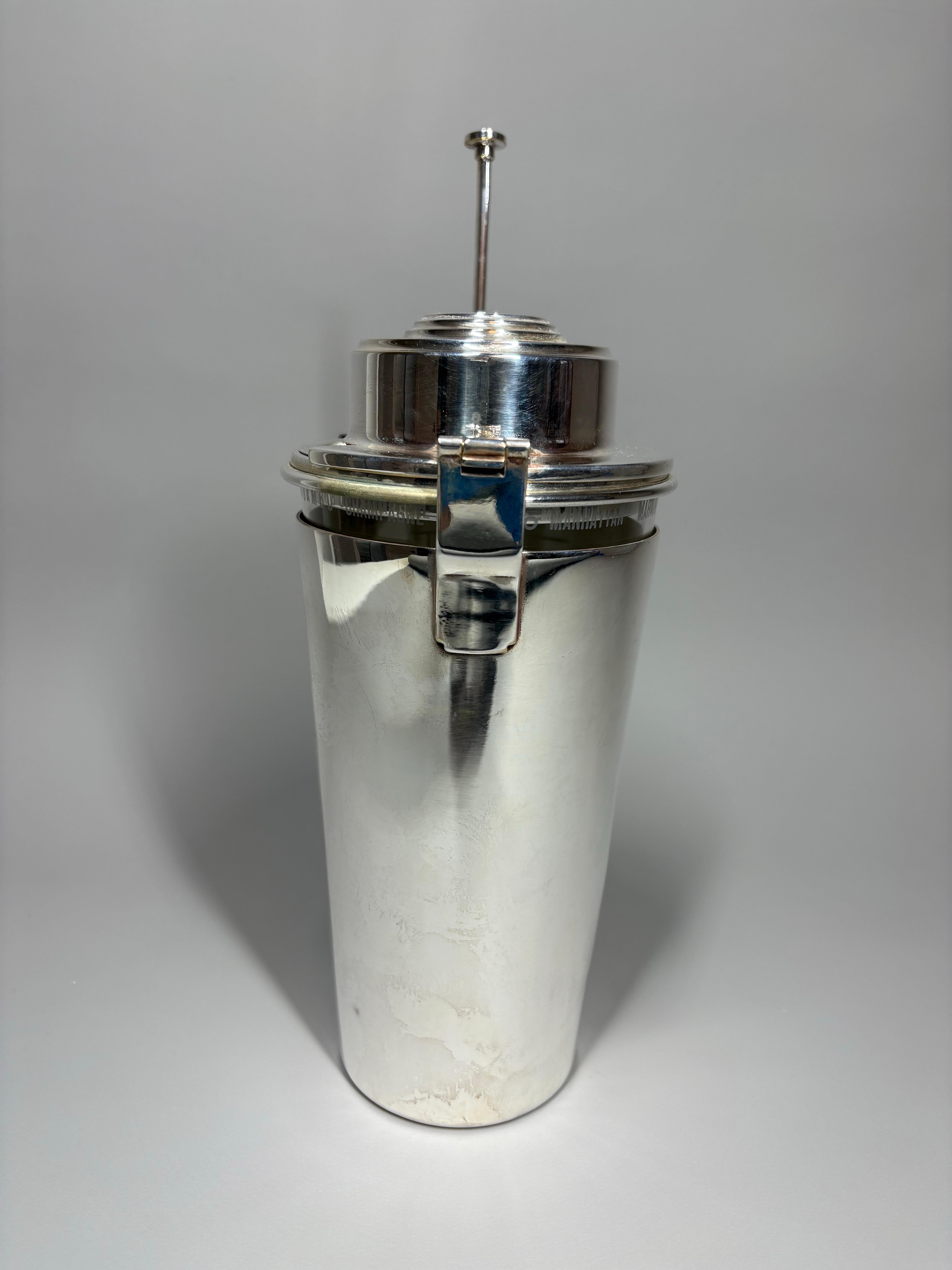 'The Barman' Art Deco Rezept Cocktail Shaker von Ghiso um 1930 (Mitte des 20. Jahrhunderts) im Angebot