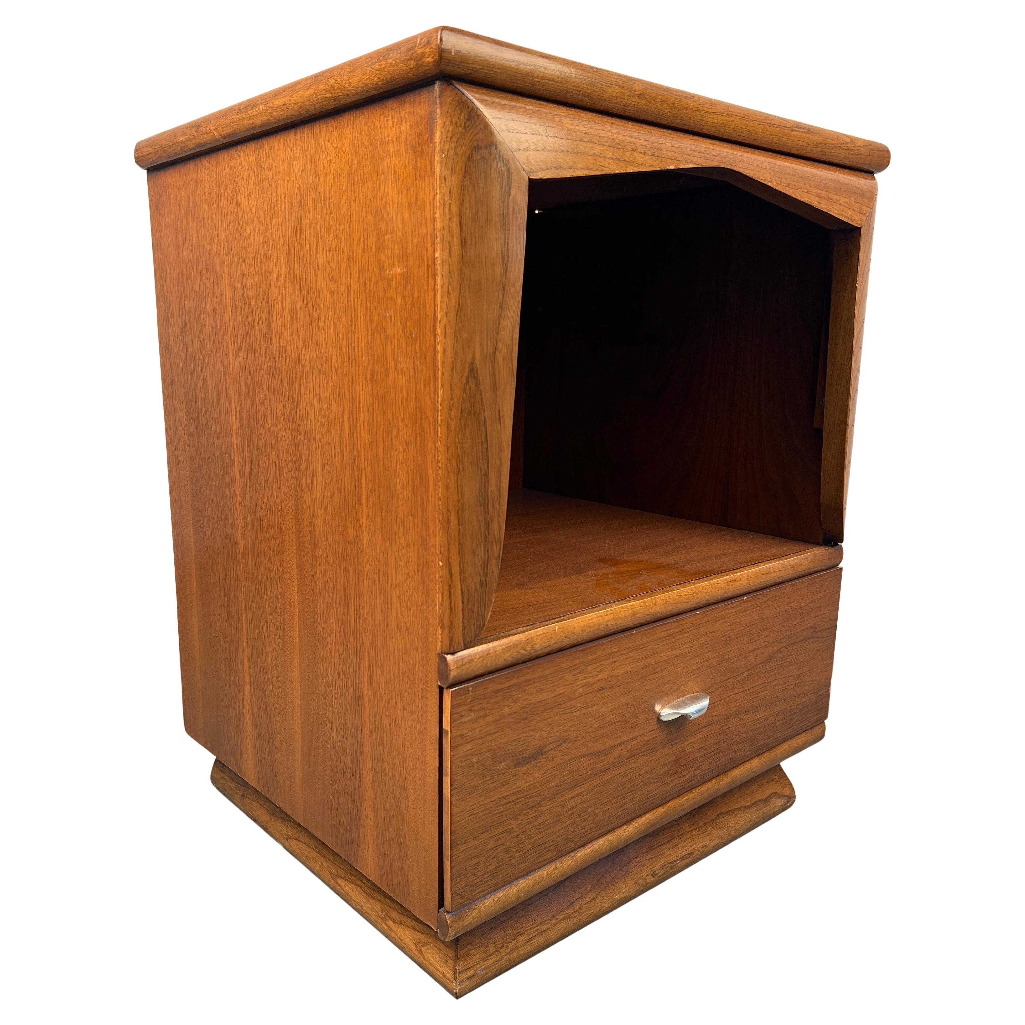 "The Barnsley" Mid-Century Modern Walnut Night Stand by Kent Coffey en vente
