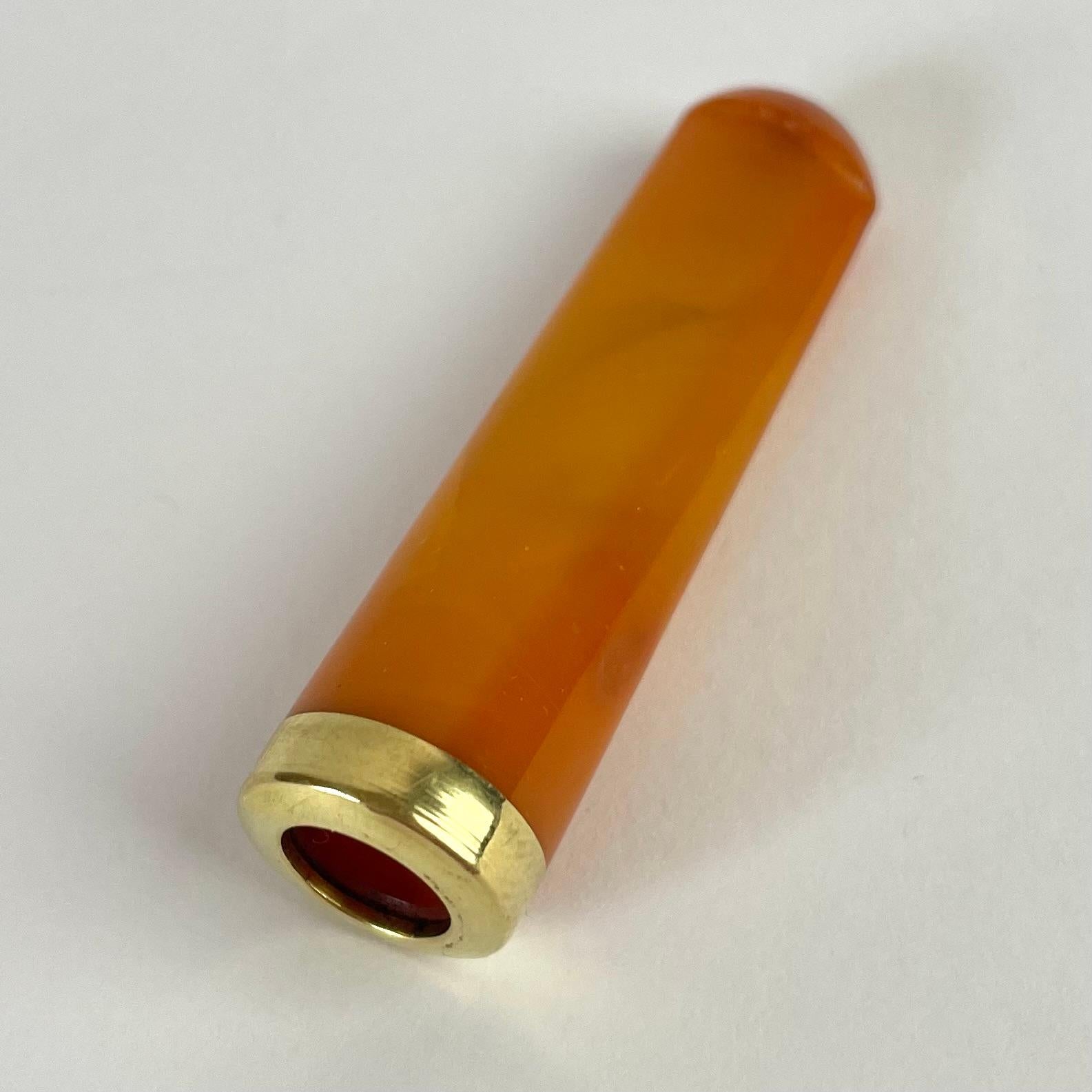 The Baron`s elegant cigarette holder in checked gold and amber In Good Condition For Sale In Knivsta, SE