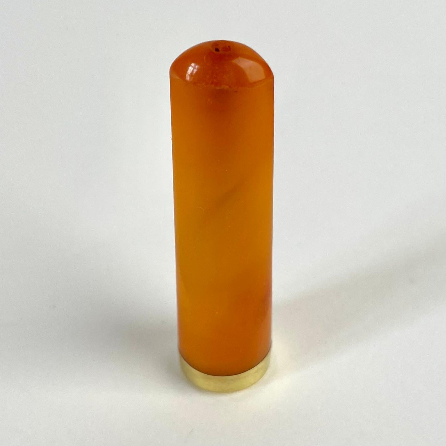 Gold The Baron`s elegant cigarette holder in checked gold and amber For Sale