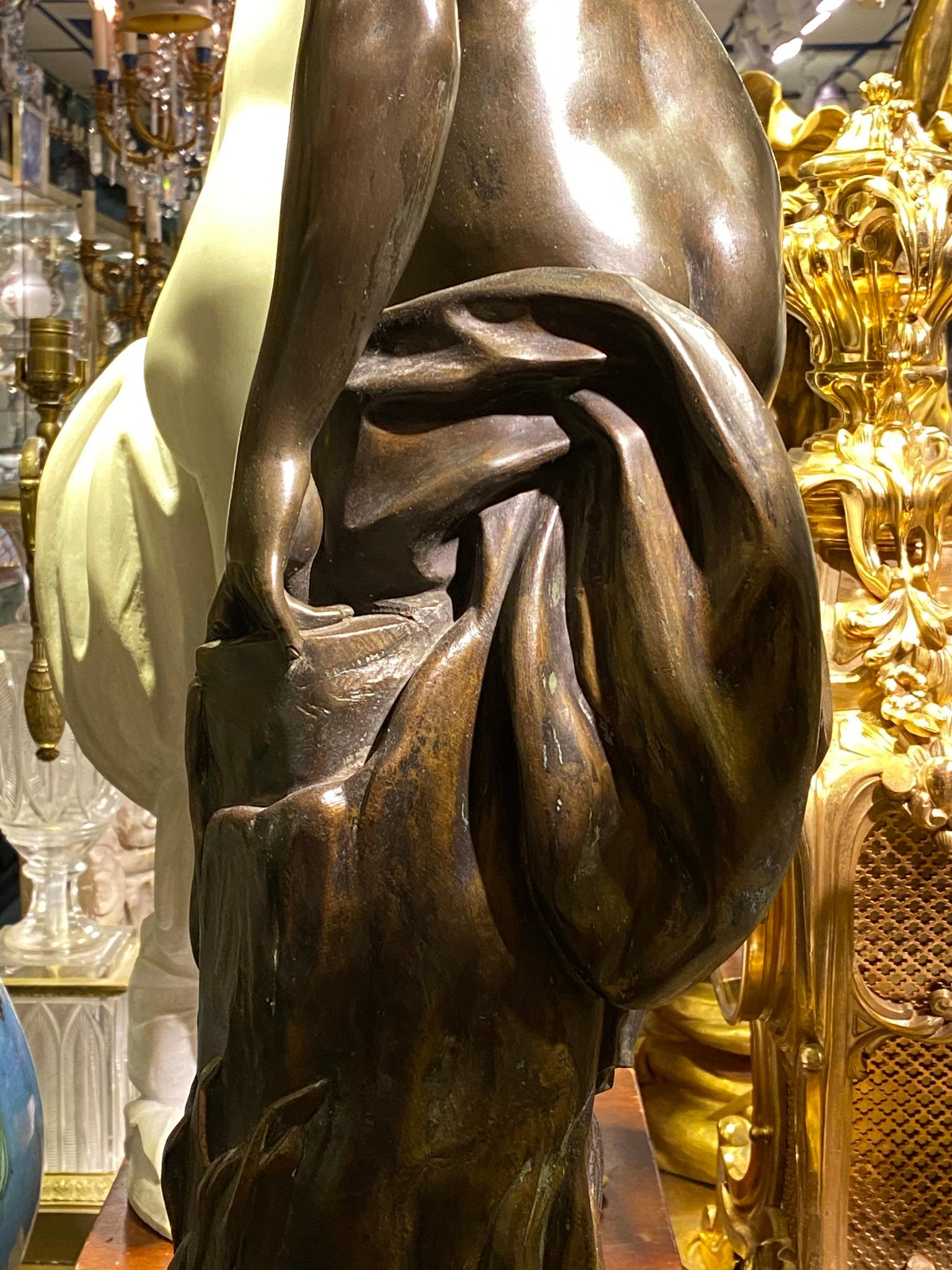 Sculpture en bronze « Le baigneur » d'après Etienne Falconnet en vente 4