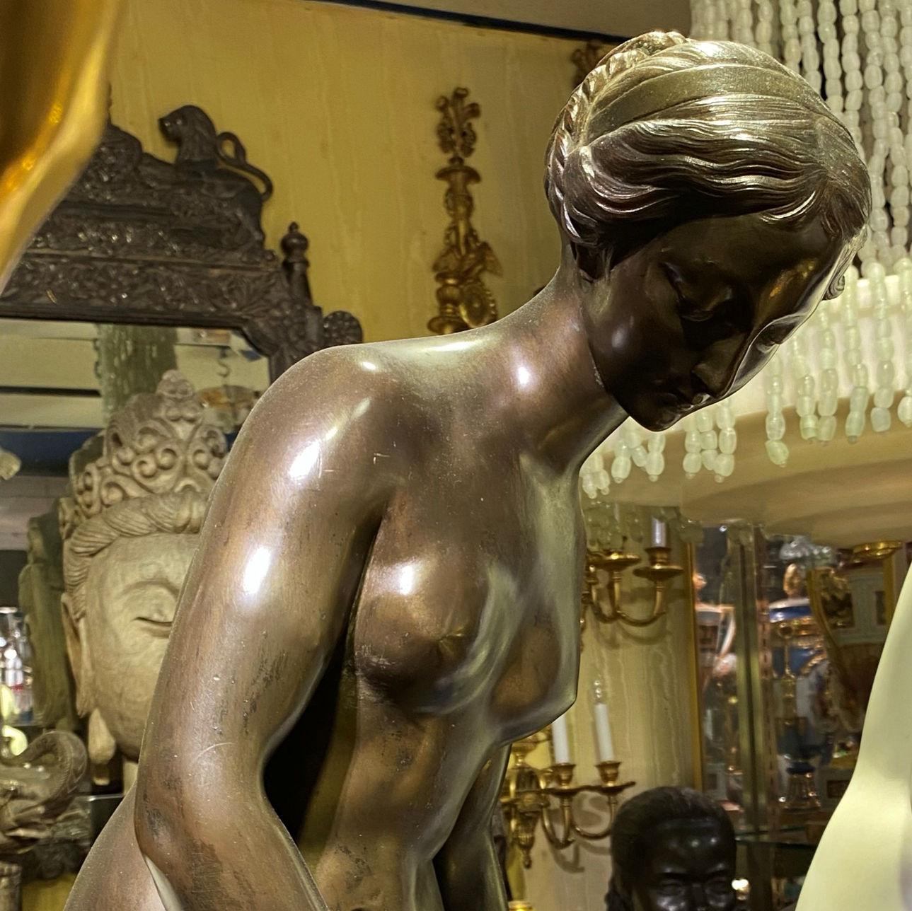 Patiné Sculpture en bronze « Le baigneur » d'après Etienne Falconnet en vente