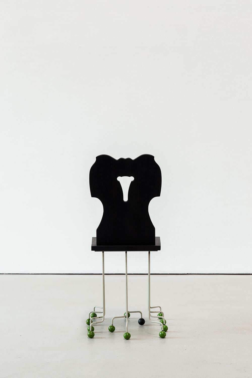 The Bavarian Chair - Zeitgenössische Neuinterpretation von Kevin Krumnikl (21. Jahrhundert und zeitgenössisch) im Angebot
