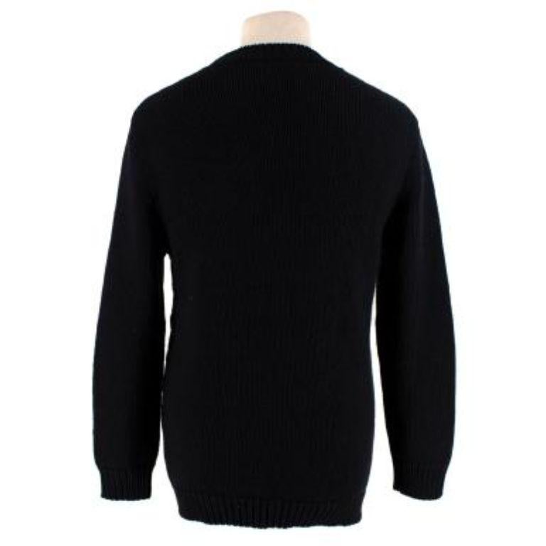 Stella McCartney The Beatles edizione limitata con intarsio di John Lennon
 

 - Maglia di lana di peso medio con intarsio dell'immagine di John Lennon nei toni della terra.
 - Taglio oversize e sciancrato con scollo rotondo e maniche lunghe 
 

