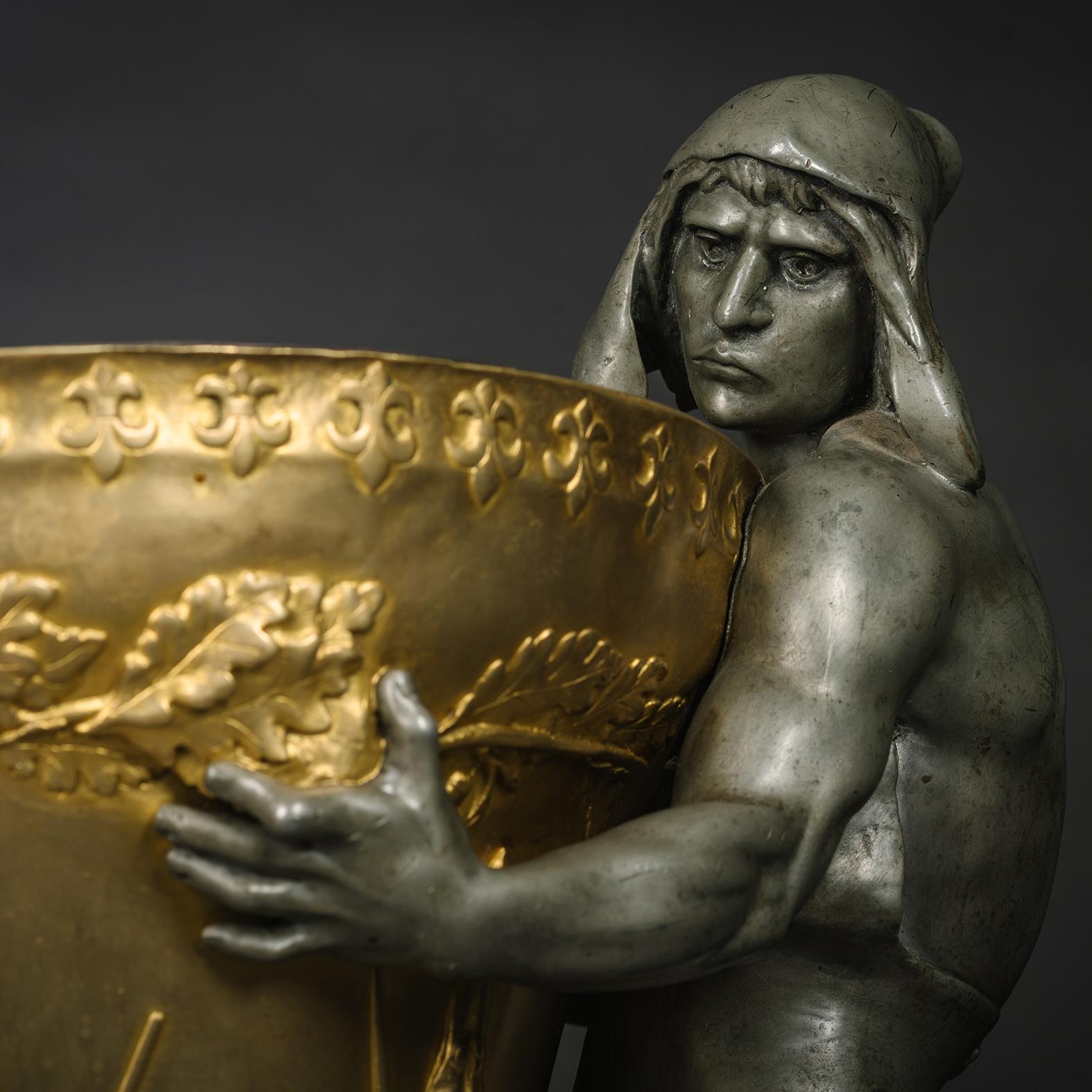 Jardinière sculpturale en bronze patiné, doré et étain, intitulée 
