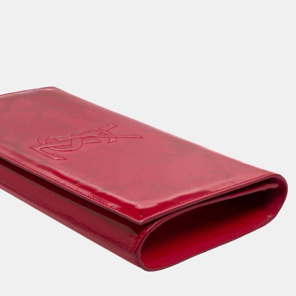 The Belle De Jour clutch by Yves Saint Laurent is a creation that is stylish and For Sale 5