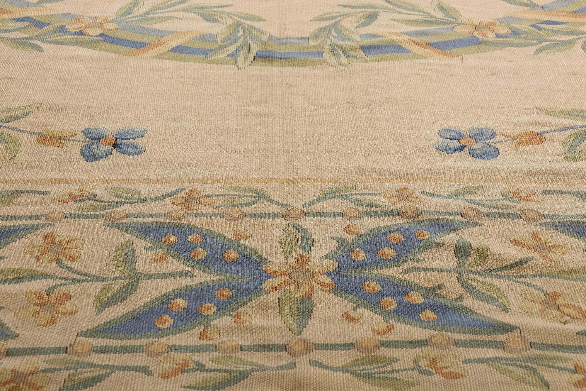 Le Bloom de la Belle Époque : Un exquis Antique French Aubusson d'une élégance raffinée Bon état - En vente à Dallas, TX