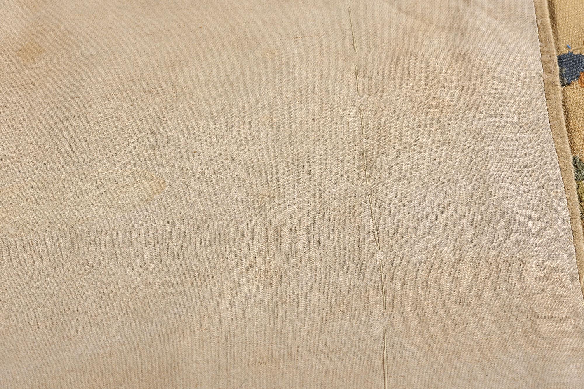 Laine Le Bloom de la Belle Époque : Un exquis Antique French Aubusson d'une élégance raffinée en vente