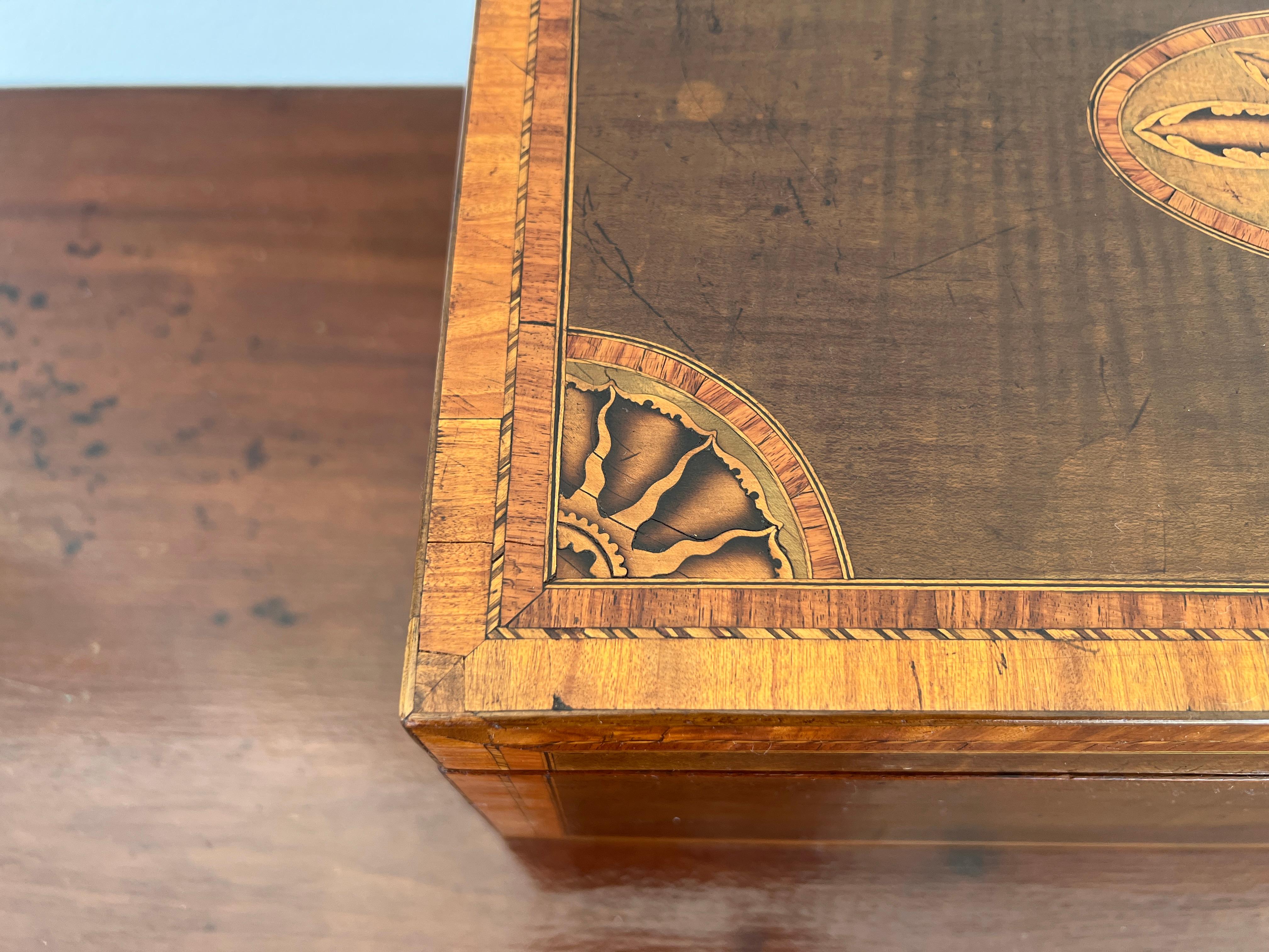 The Best - Georgian Sunburst Inlaid Mahogany Lap Desk C. 1830 In Good Condition For Sale In Atlanta, GA