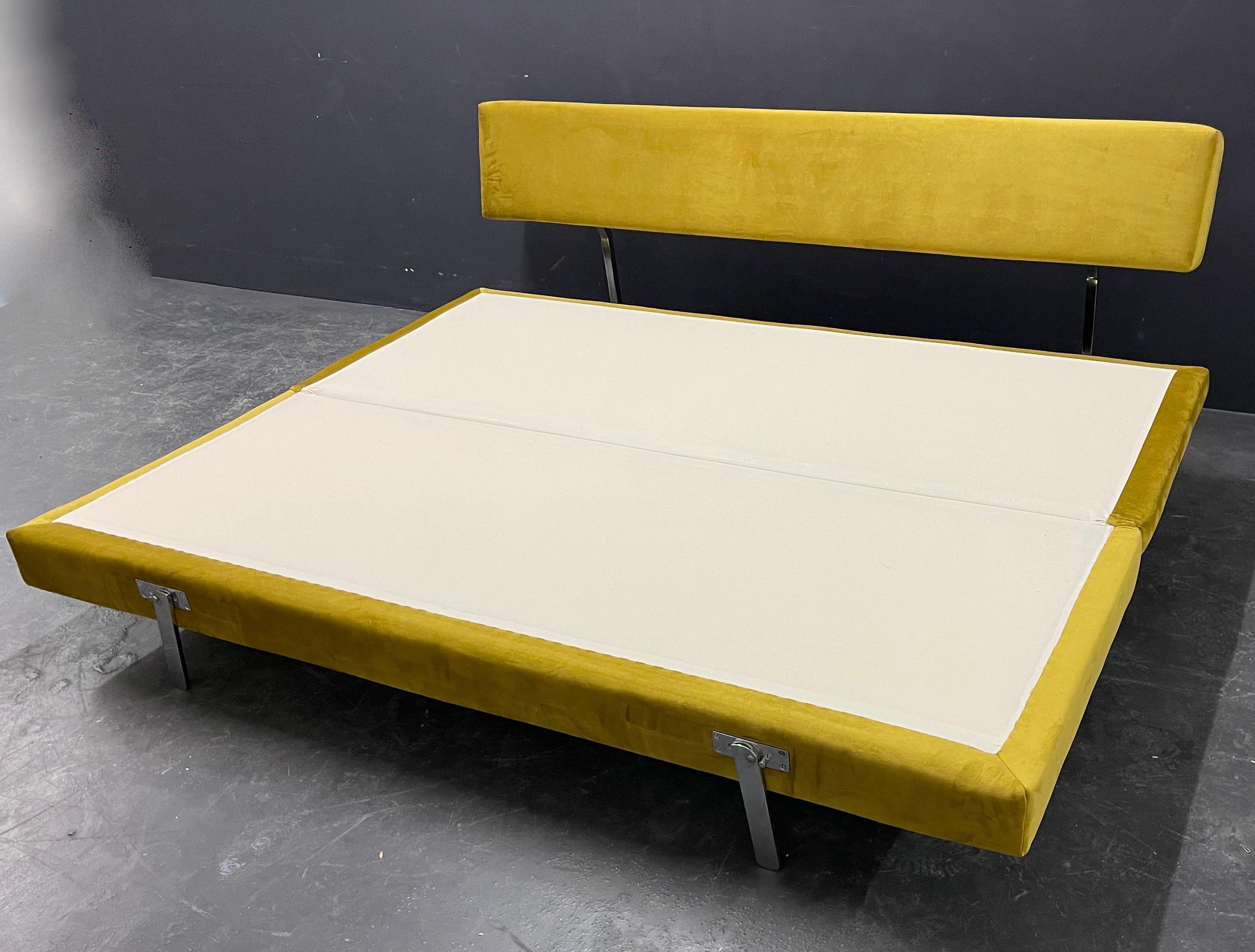 Best Mid-Century Daybed, That Converts to a 2 Person Bed In Good Condition In Munich, DE