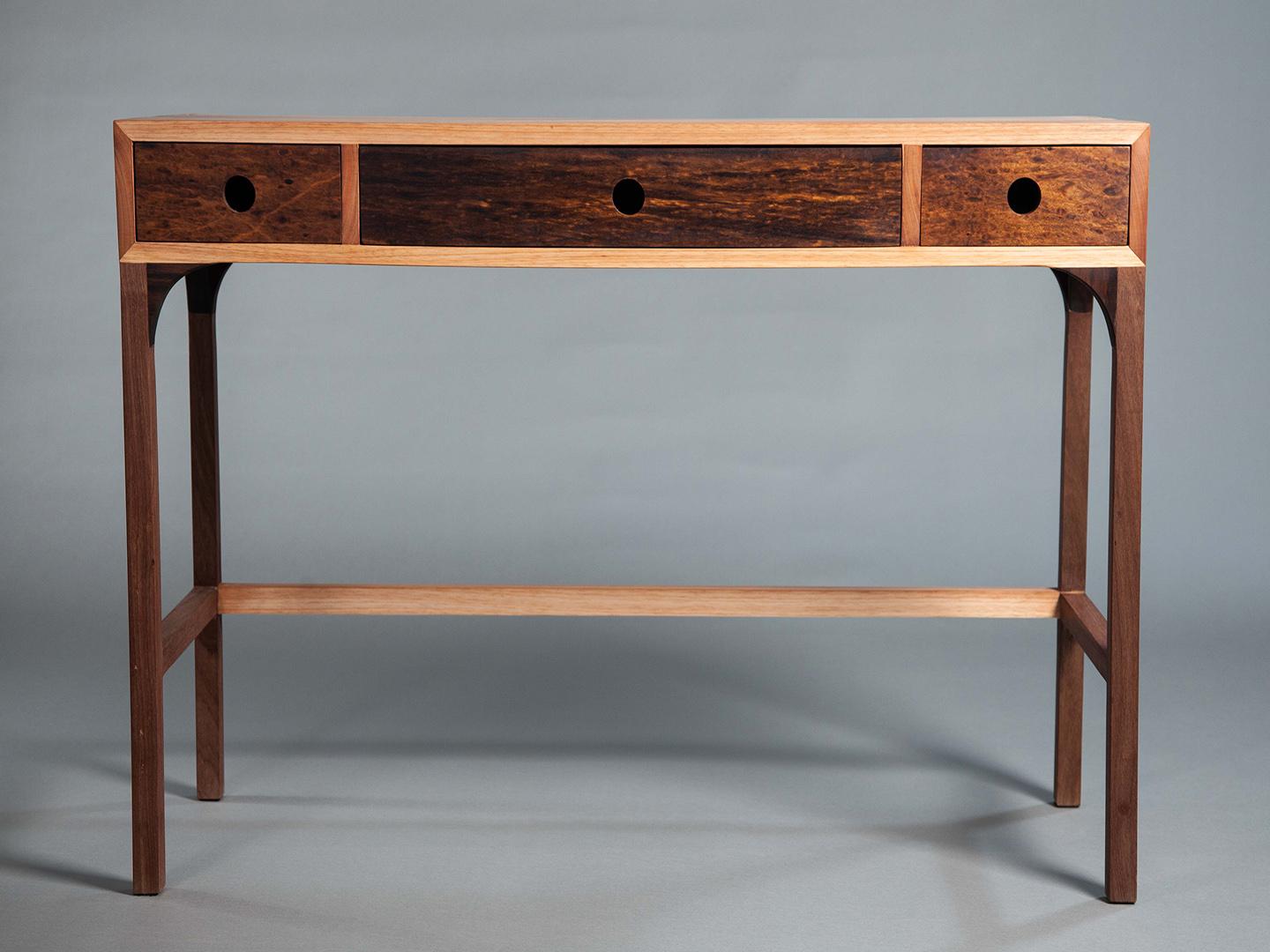 The Bi Writing Desk. Handcrafted from solid jequitibá and imbuia wood. For Sale 1