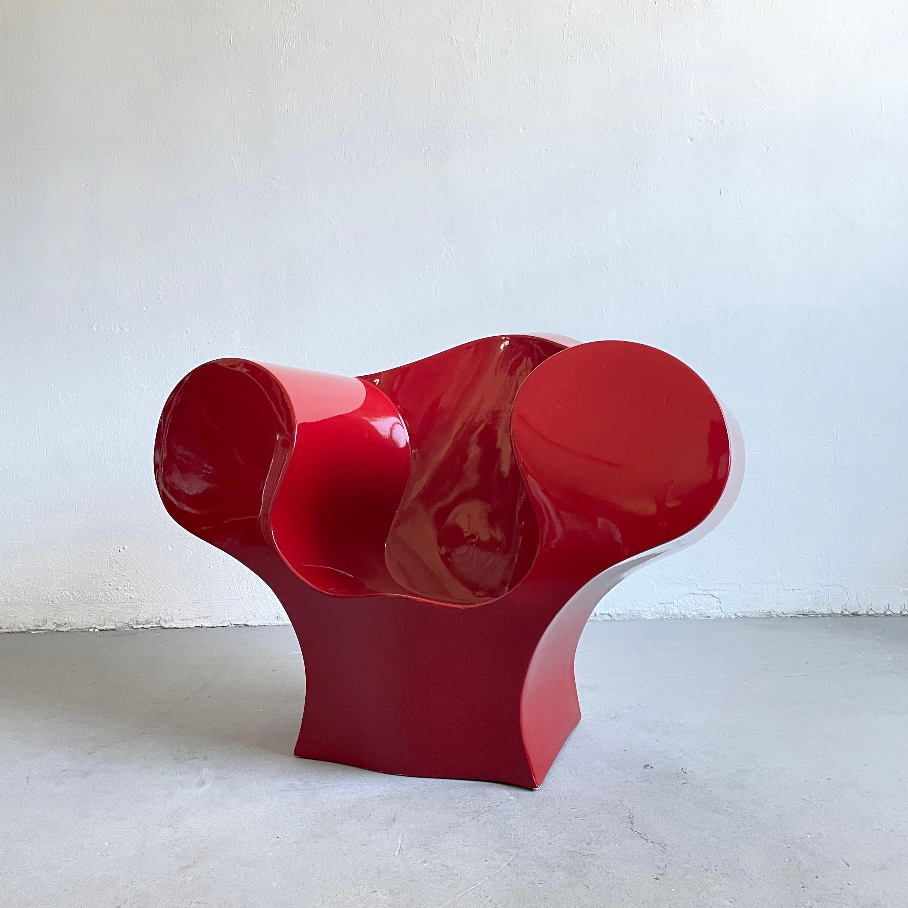Der ikonische postmoderne Sessel Big-E ( Big Easy ) wurde 1991 von Ron Arad entworfen.

Dies ist eine lackierte Version, die von der italienischen Firma Moroso in den frühen 2000er Jahren hergestellt wurde.

Der Stuhl ist in gutem Zustand und