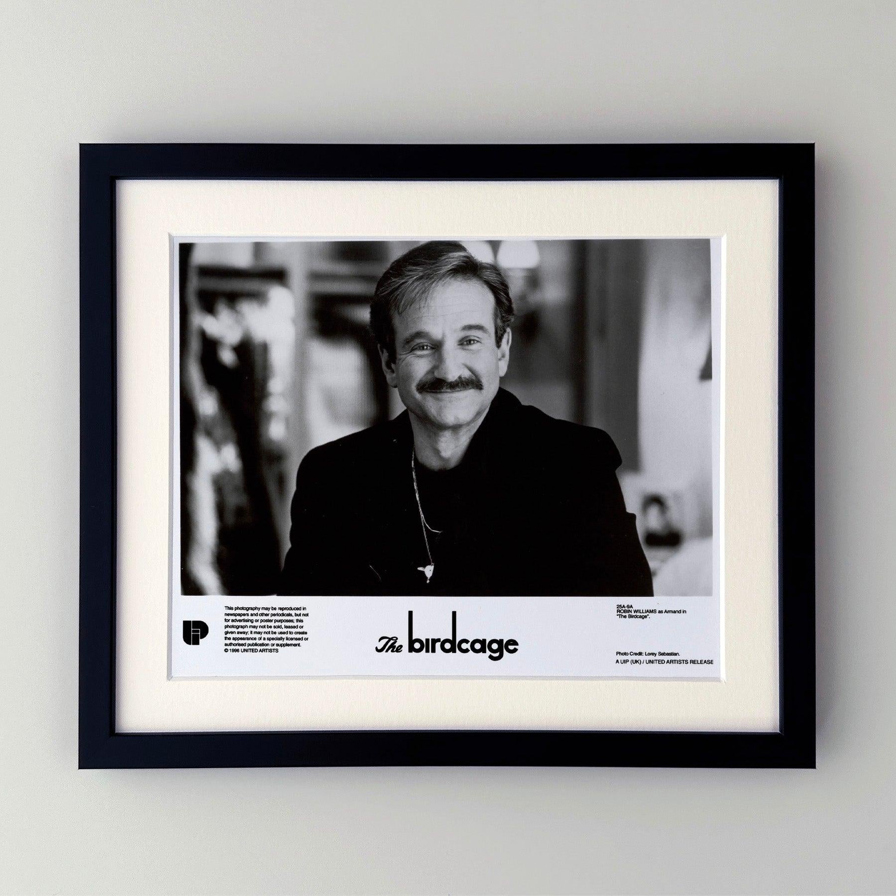 Fotogramma pubblicitario originale 8x10 pollici per The Birdcage (1996) con Robin Williams e Nathan Nichols e diretto da Mike Nichols.

Le foto pubblicitarie (film/produzione) sono state create per aiutare gli studios a promuovere i loro nuovi film.