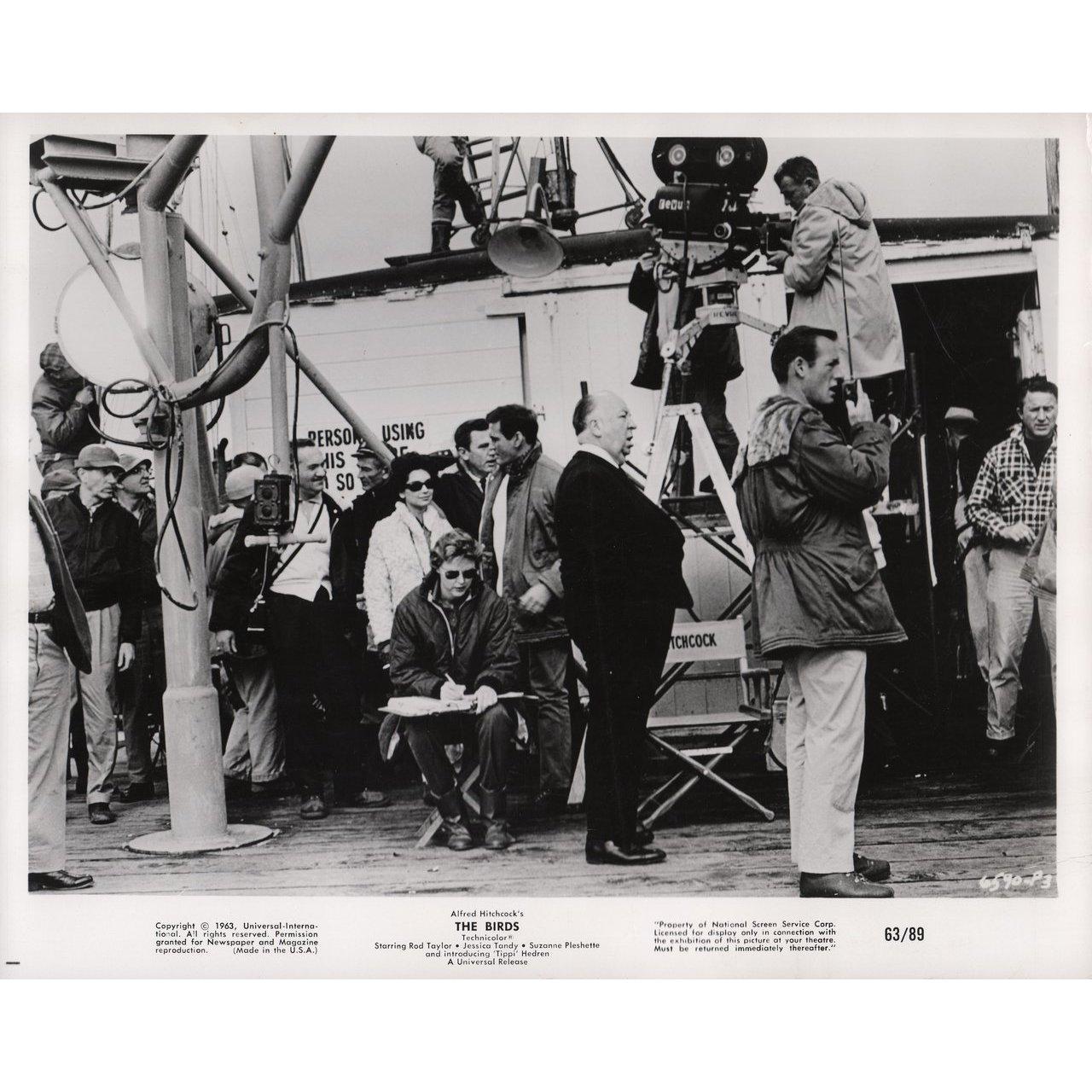 Original 1963 U.S. silver gelatin single-weight photo for the film The Birds directed by Alfred Hitchcock with Tippi Hedren / Suzanne Pleshette / Rod Taylor / Jessica Tandy. Very good condition. Please note: the size is stated in inches and the