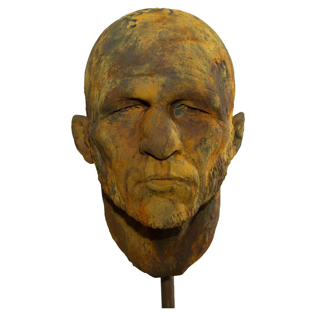 La route noire : Buste masculin classique en fer, sculpture en résine avec patine de fer rouillé en vente