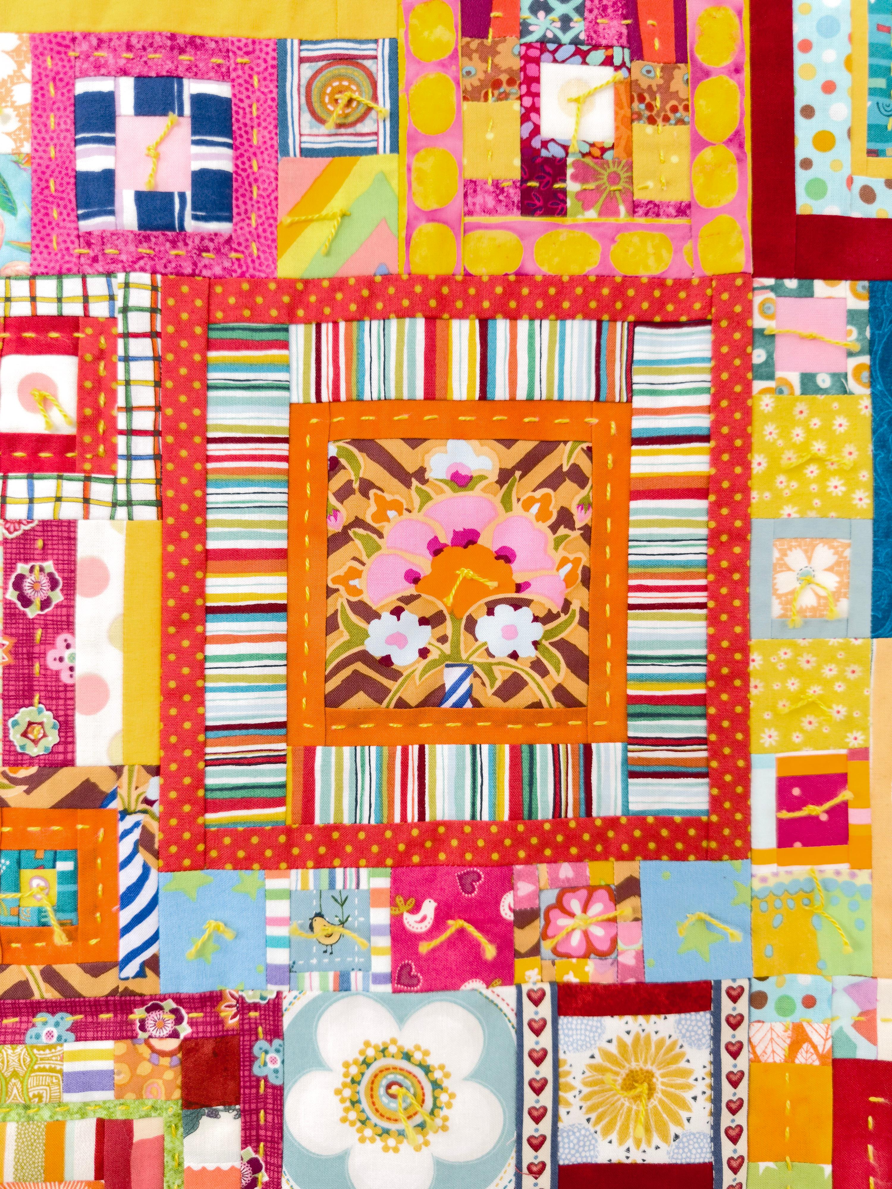 Colcha de cuadrados azules, vibrante patchwork hecho a mano por Tra-La-La Quilts Hecho a mano en venta
